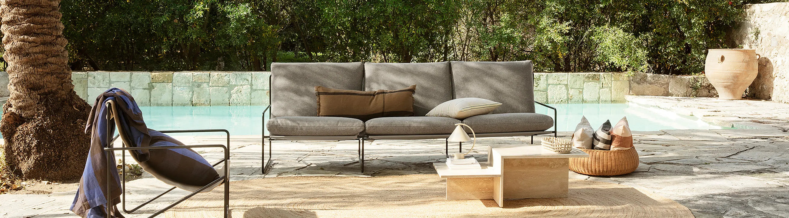 Elegante Desert Outdoor Sofas & Sessel im modernen Design.