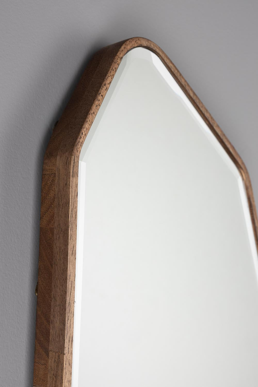 Basil Mirror in  präsentiert im Onlineshop von KAQTU Design AG. Spiegel ist von Dutchbone