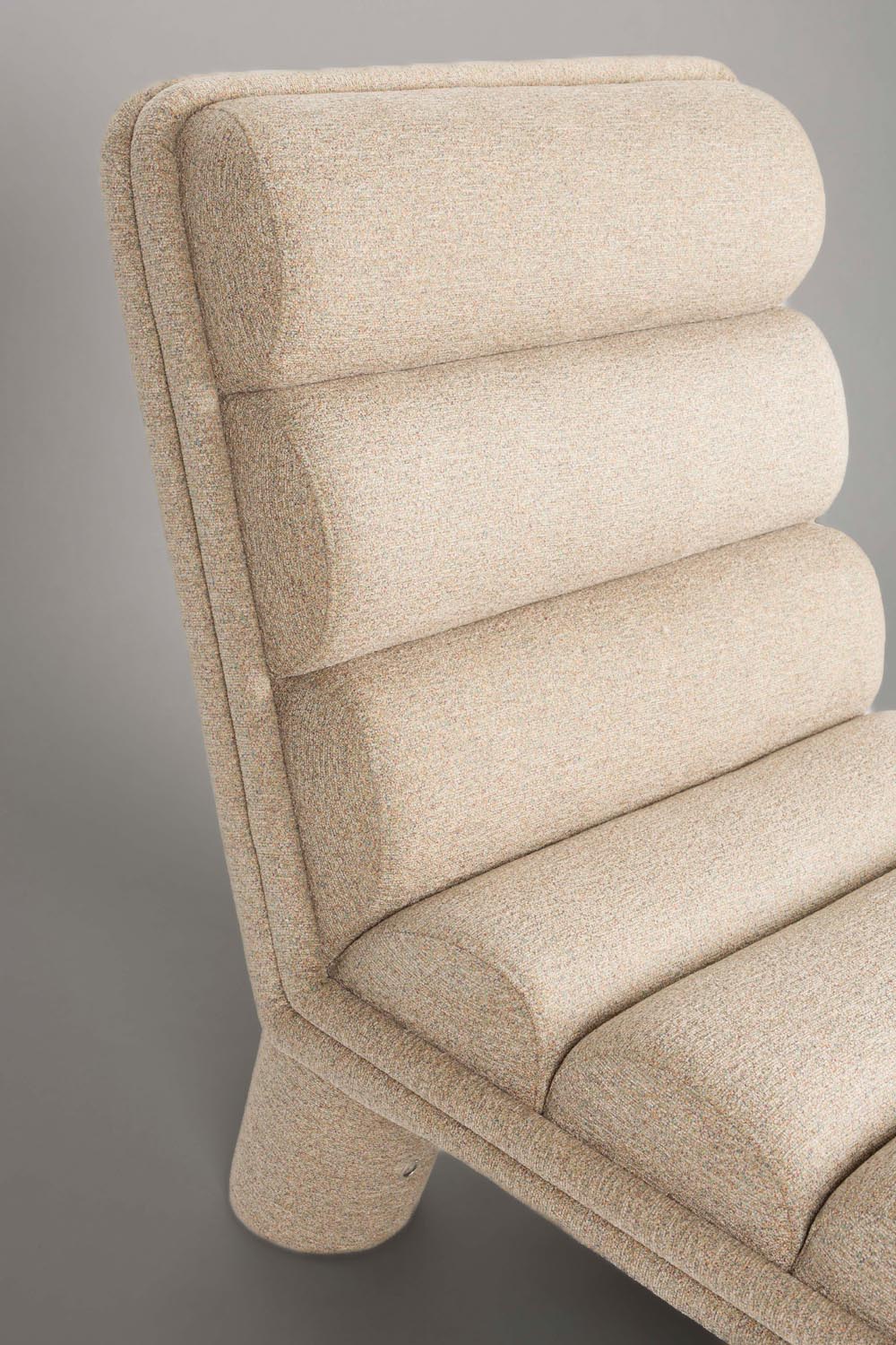 Fern Loungesessel in Beige präsentiert im Onlineshop von KAQTU Design AG. Sessel ist von Dutchbone