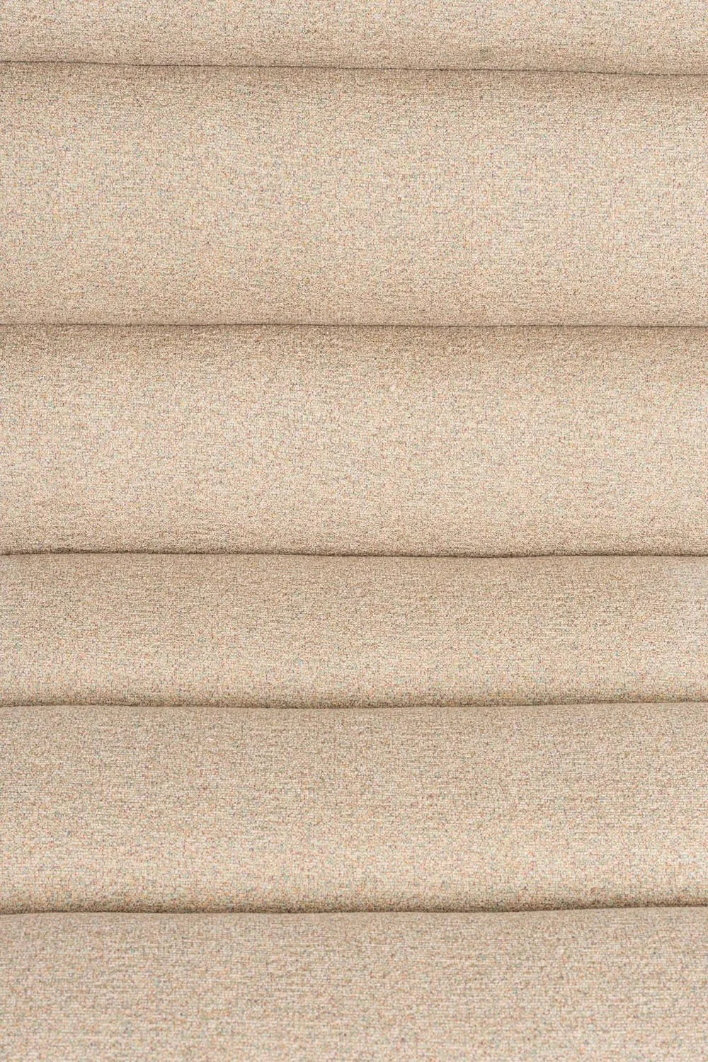 Fern Loungesessel in Beige präsentiert im Onlineshop von KAQTU Design AG. Sessel ist von Dutchbone