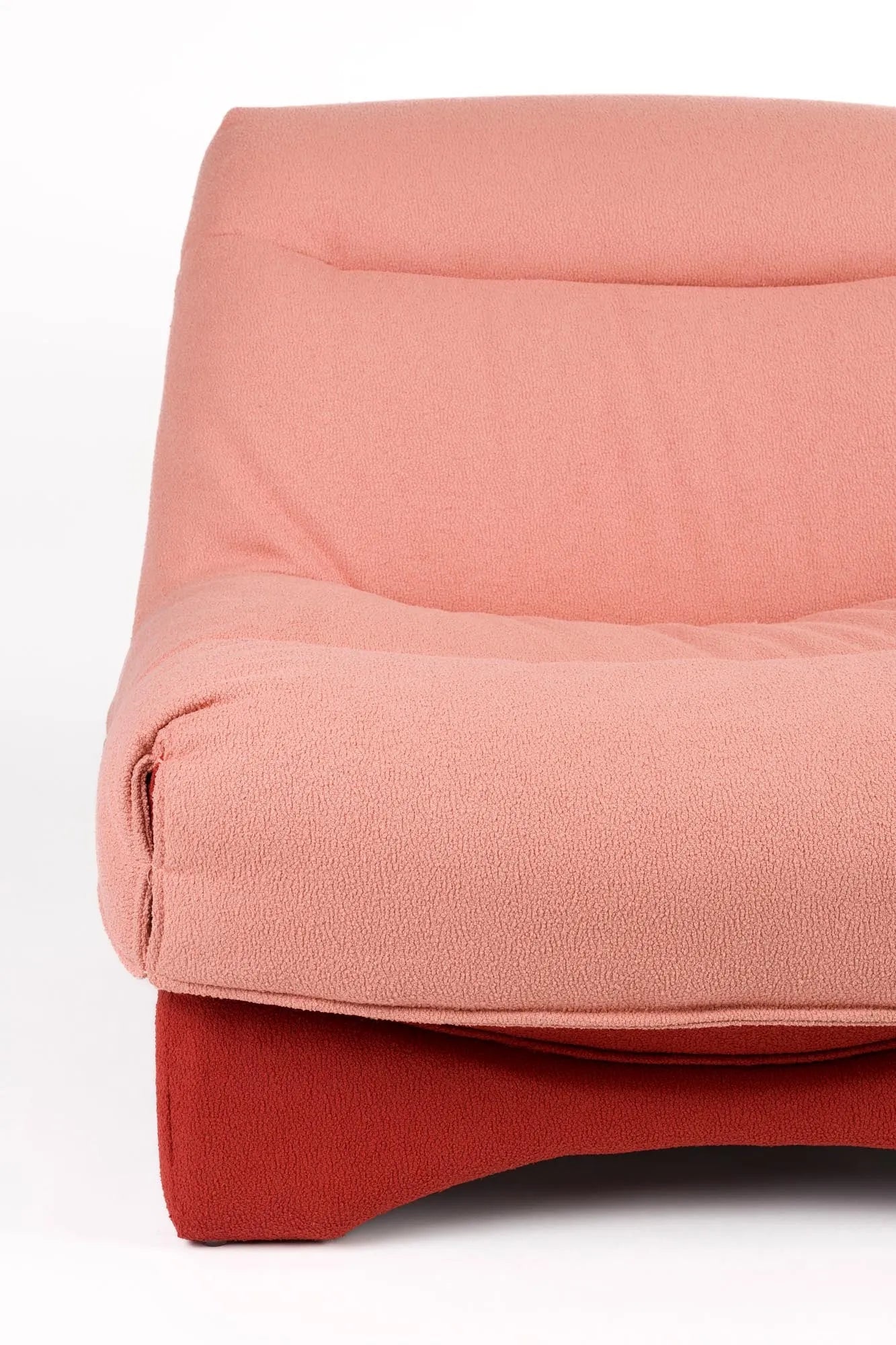 Lounge Chair Twister in Rosa präsentiert im Onlineshop von KAQTU Design AG. Sessel ist von White Label Living