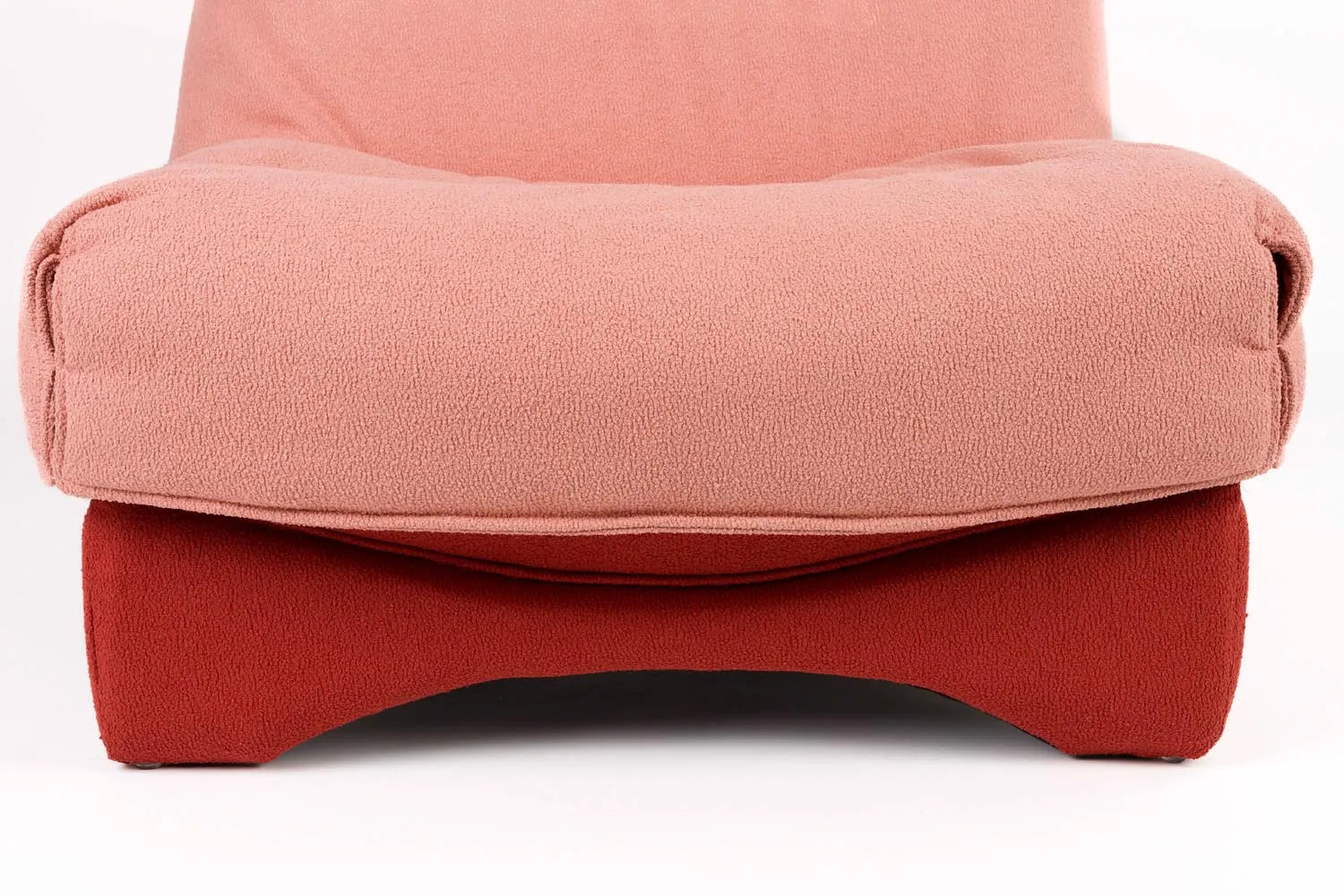 Lounge Chair Twister in Rosa präsentiert im Onlineshop von KAQTU Design AG. Sessel ist von White Label Living