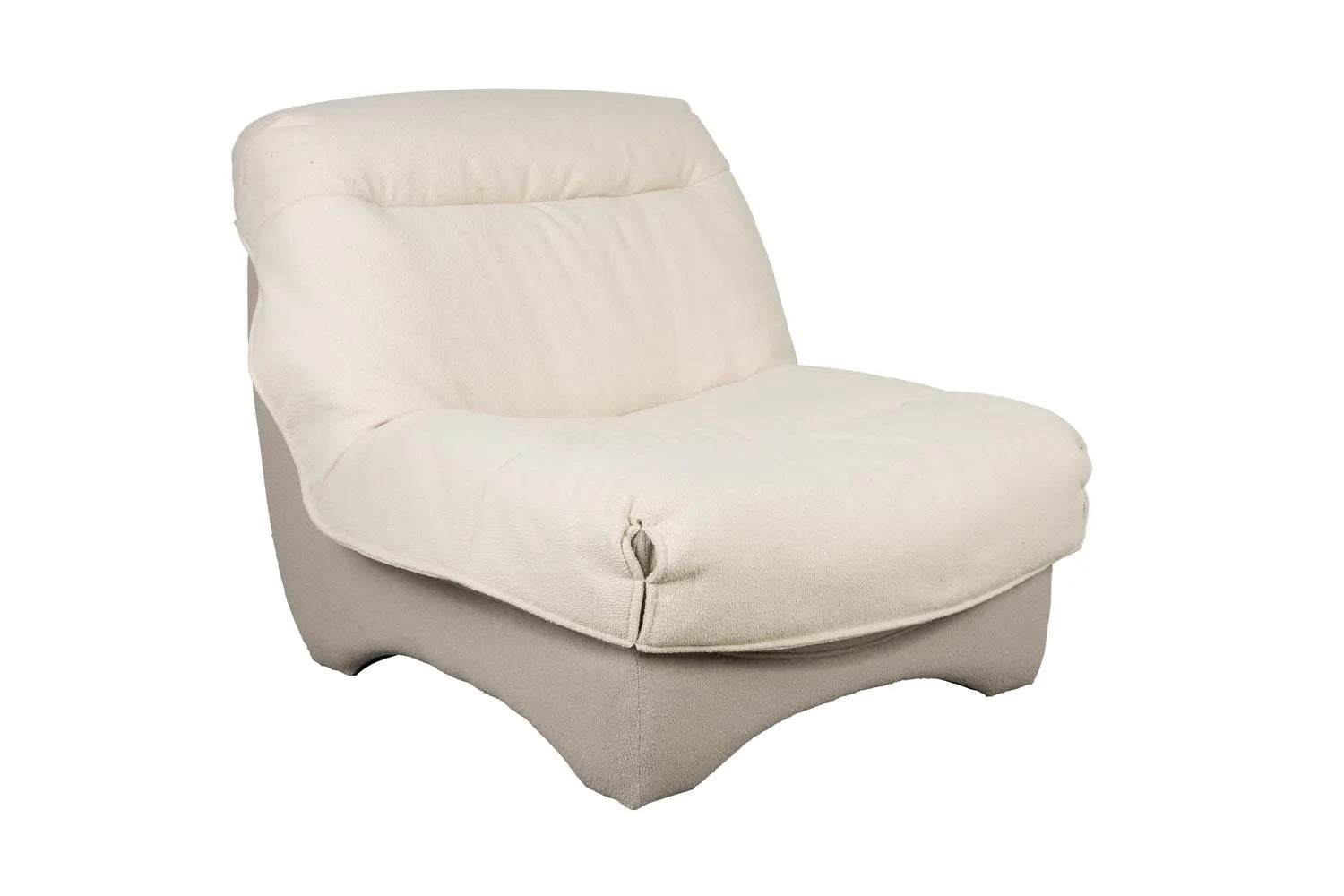 Der Lounge Chair Twister vereint Komfort und Stil mit weichem Stoff, eleganten Linien und drehbarer Basis für vielseitige Nutzung.