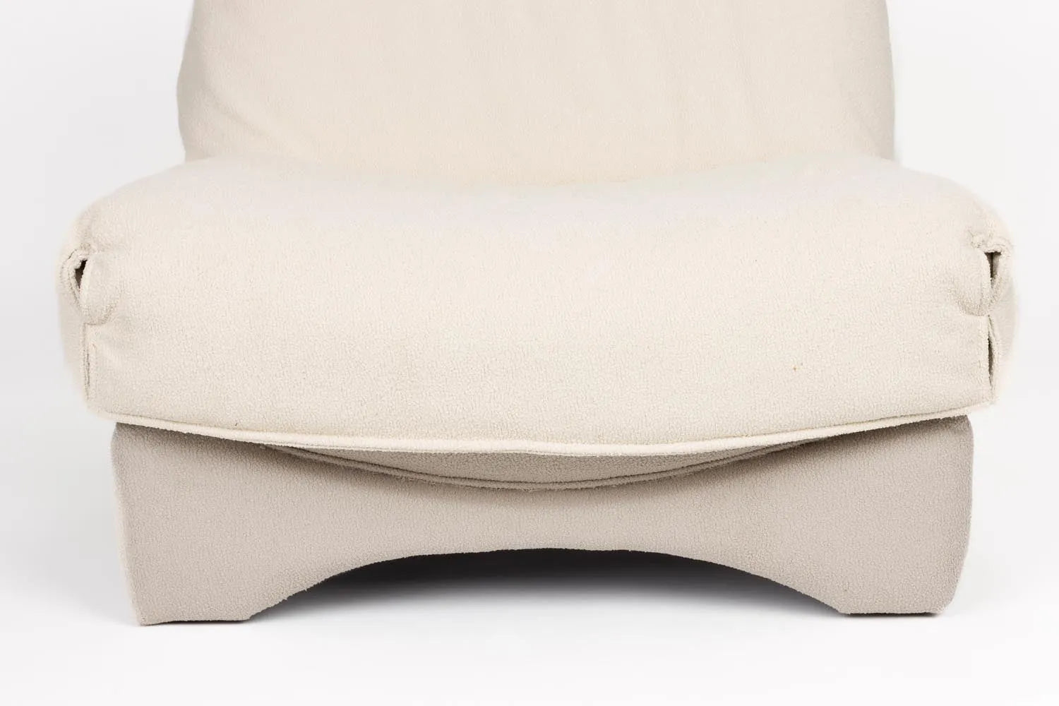 Lounge Chair Twister in Beige präsentiert im Onlineshop von KAQTU Design AG. Sessel ist von White Label Living