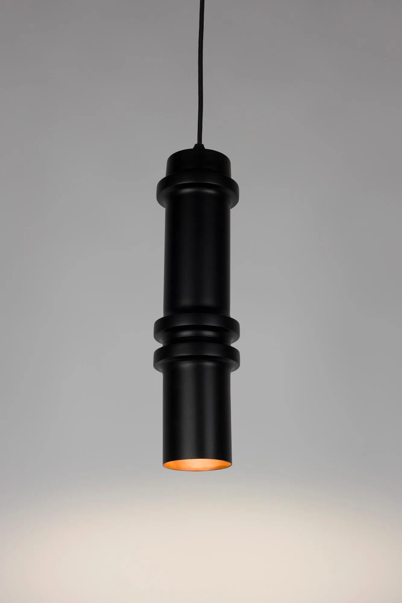 Pendelleuchte Duct L in Schwarz präsentiert im Onlineshop von KAQTU Design AG. Pendelleuchte ist von White Label Living