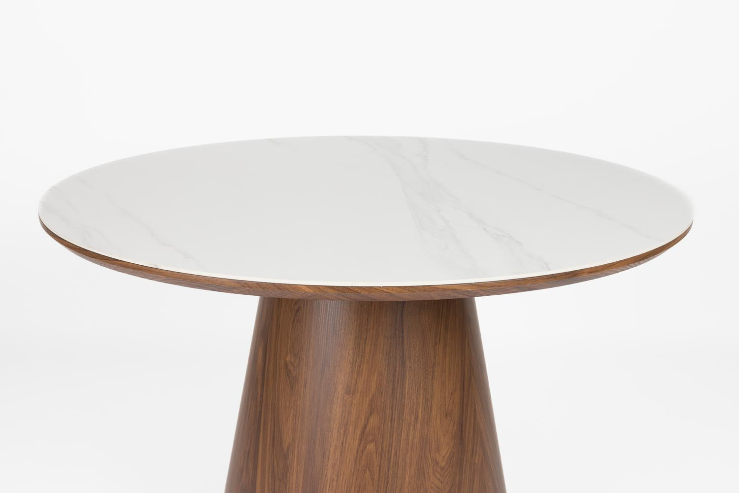 Almira Esstisch Round in Walnut präsentiert im Onlineshop von KAQTU Design AG. Esstisch ist von White Label Living