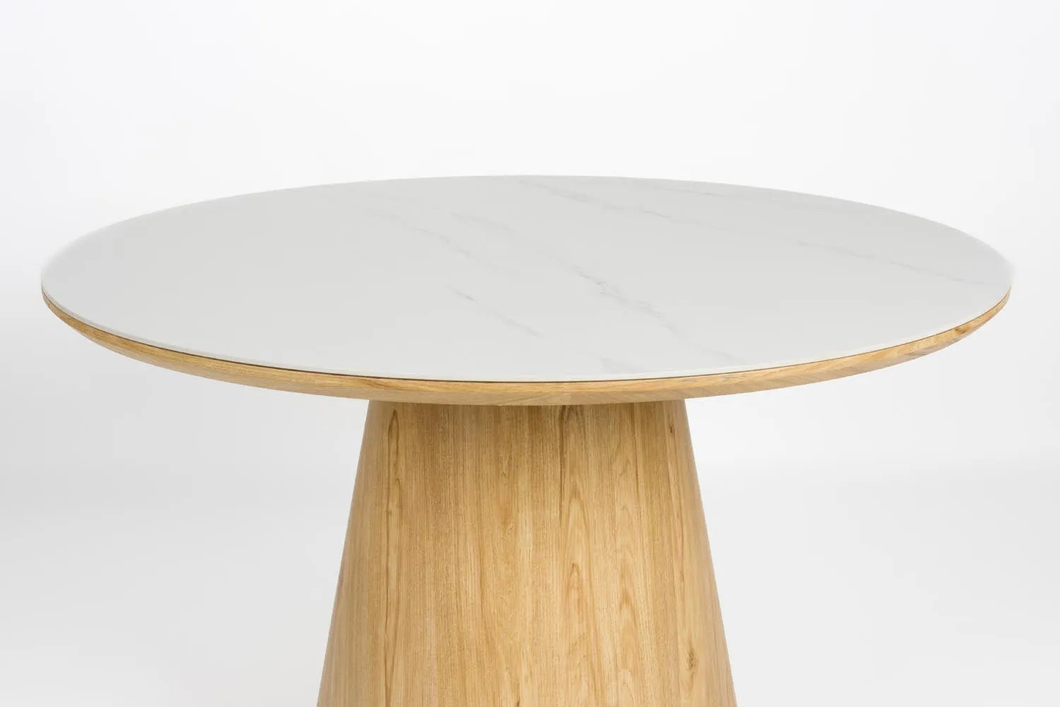 Almira Esstisch Round in Oak präsentiert im Onlineshop von KAQTU Design AG. Esstisch ist von White Label Living