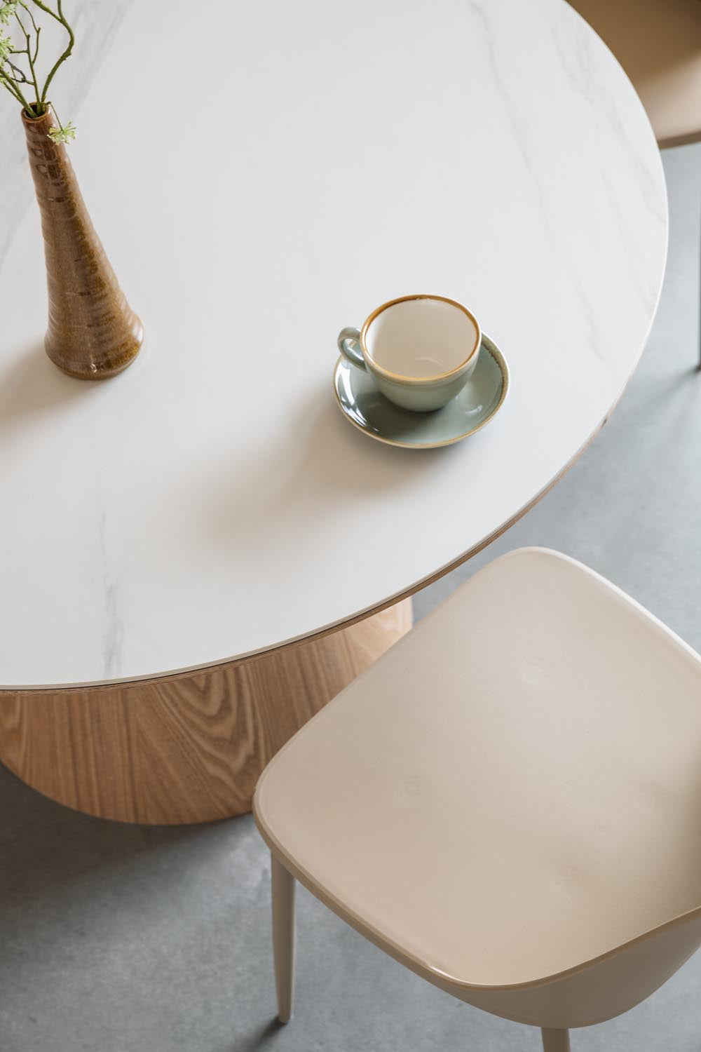 Almira Esstisch Round in Oak präsentiert im Onlineshop von KAQTU Design AG. Esstisch ist von White Label Living