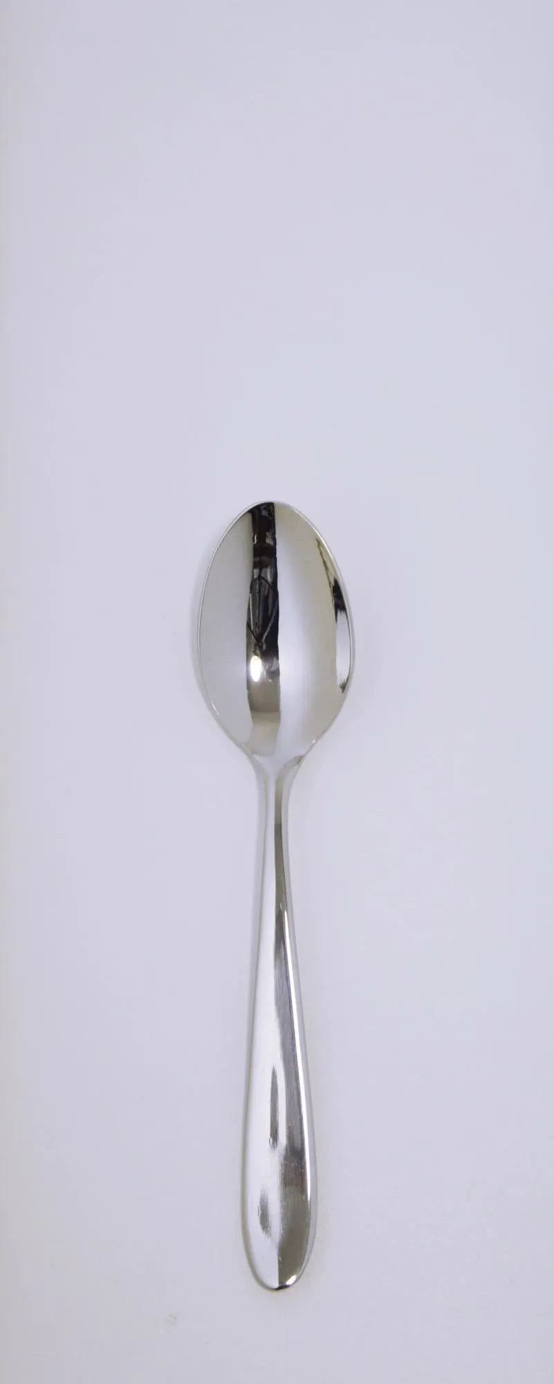 Eleganter Ritz Dessertlöffel von Pintinox, 17.8cm, aus 18/10 Edelstahl, korrosionsbeständig, spülmaschinenfest, ideal für Desserts.