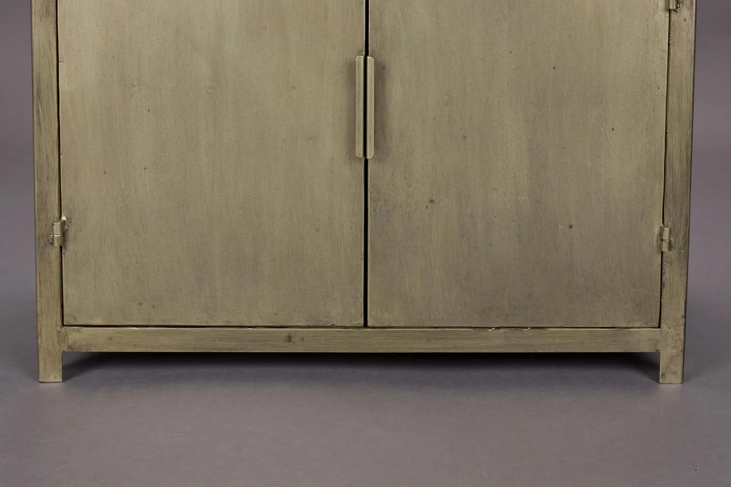 Monviso Schrank in Grau präsentiert im Onlineshop von KAQTU Design AG. Cabinet ist von Dutchbone