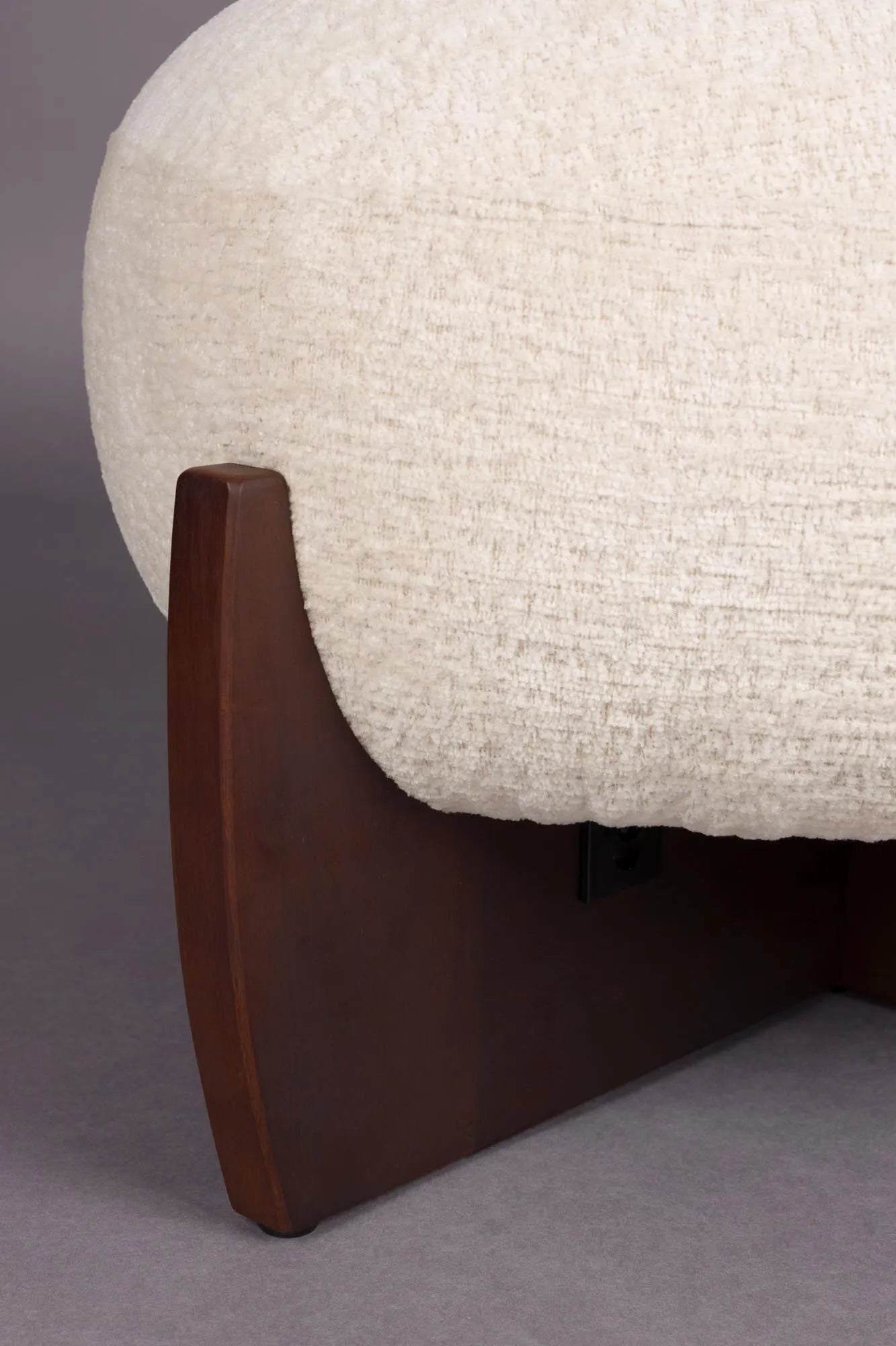 Emilius Pouf  in Beige präsentiert im Onlineshop von KAQTU Design AG. Pouf ist von Dutchbone