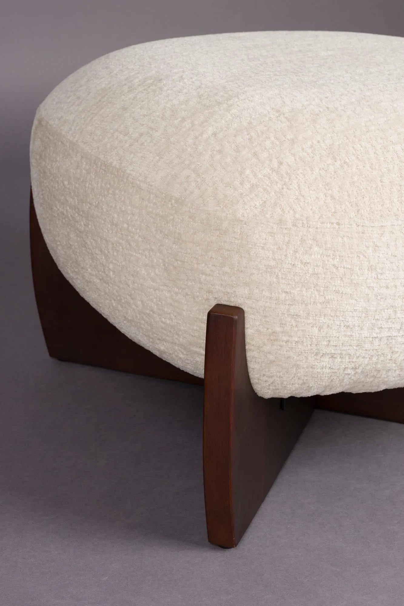 Emilius Pouf  in Beige präsentiert im Onlineshop von KAQTU Design AG. Pouf ist von Dutchbone