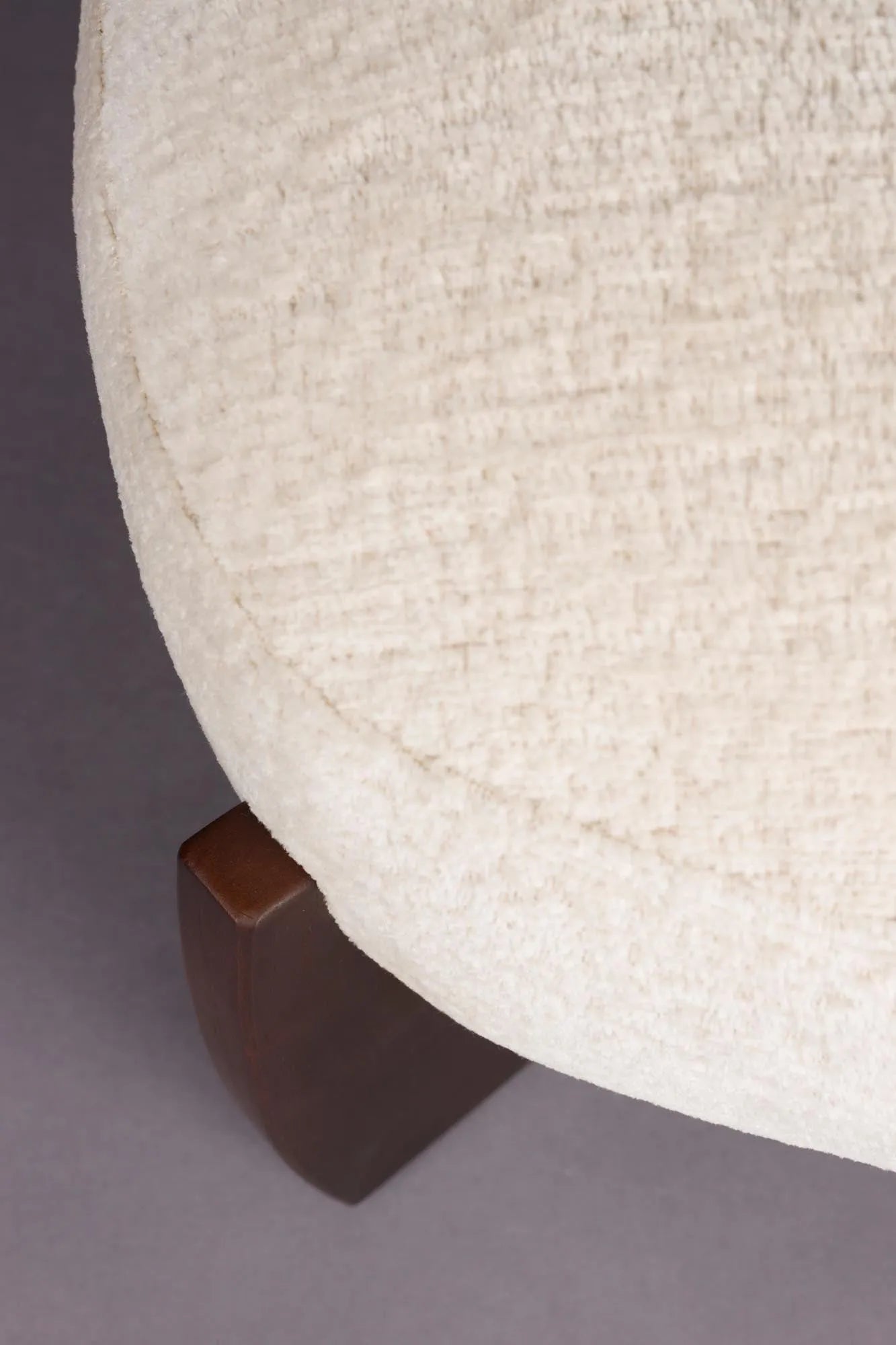 Emilius Pouf  in Beige präsentiert im Onlineshop von KAQTU Design AG. Pouf ist von Dutchbone