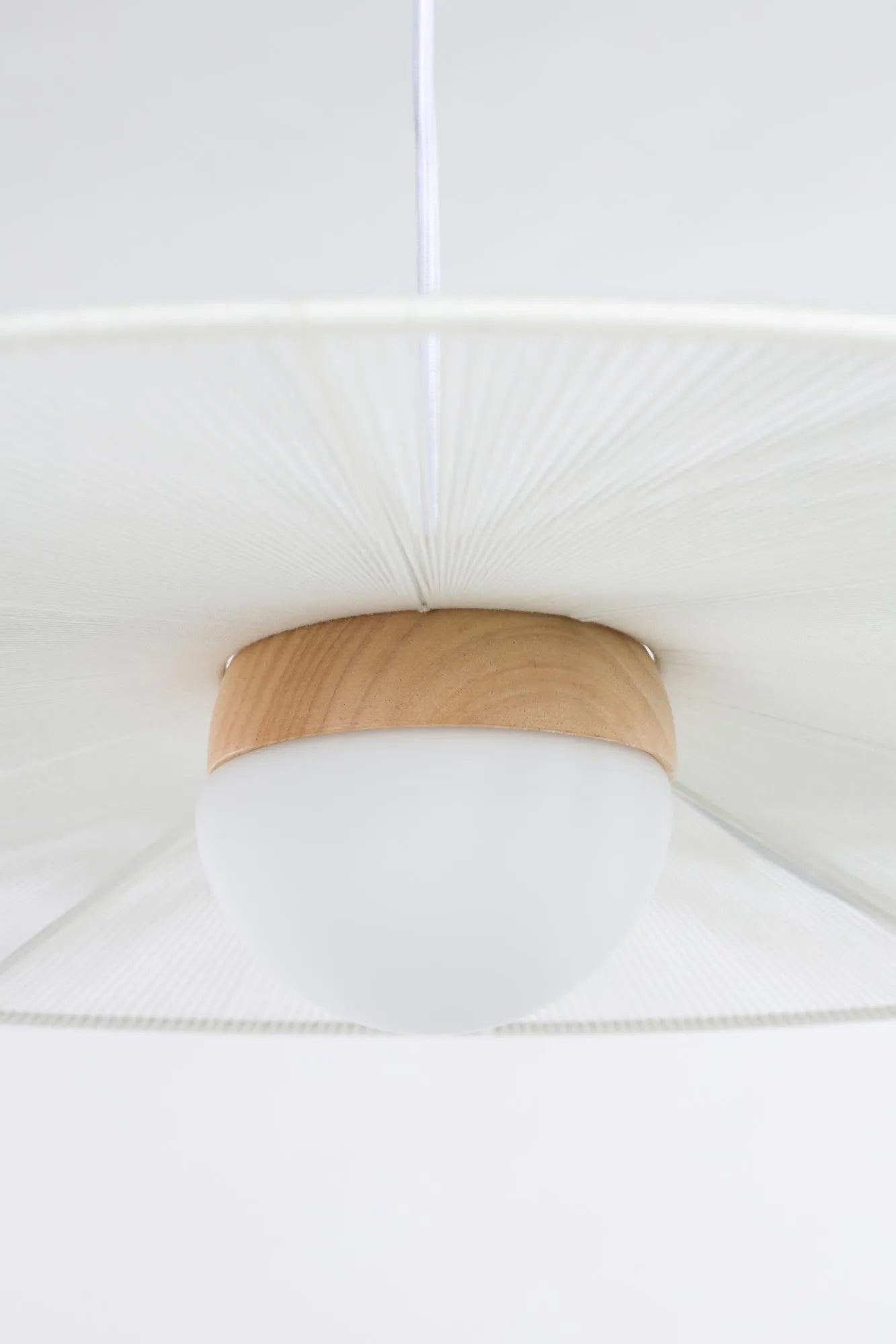 Stehlampe Belle  in Beige präsentiert im Onlineshop von KAQTU Design AG. Stehleuchte ist von Zuiver