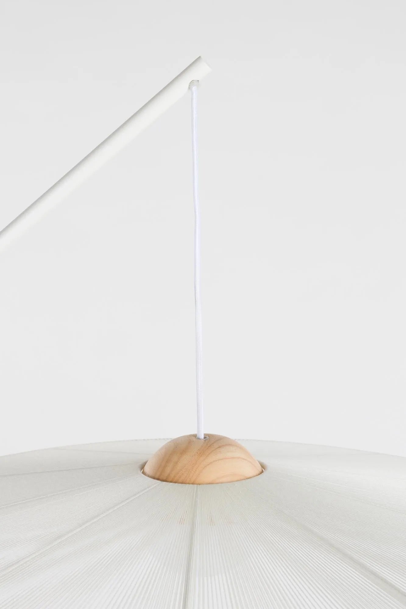 Stehlampe Belle  in Beige präsentiert im Onlineshop von KAQTU Design AG. Stehleuchte ist von Zuiver