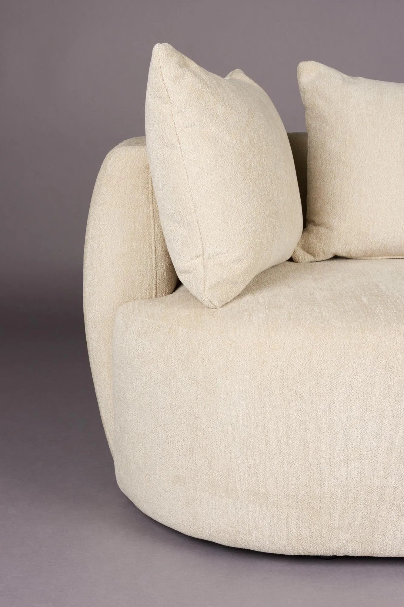 Rocca Sofa 4.5-Sitzer in Latte präsentiert im Onlineshop von KAQTU Design AG. 4er Sofa ist von Dutchbone