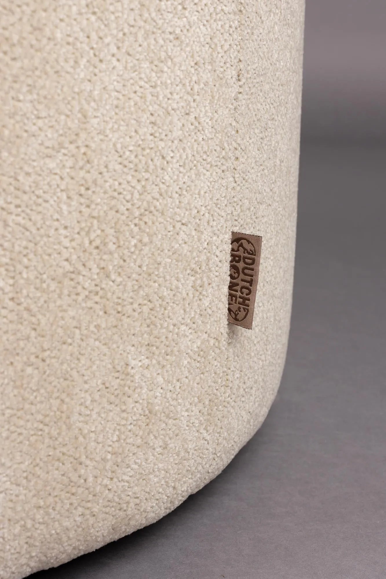 Rocca Pouf in Latte präsentiert im Onlineshop von KAQTU Design AG. Pouf ist von Dutchbone