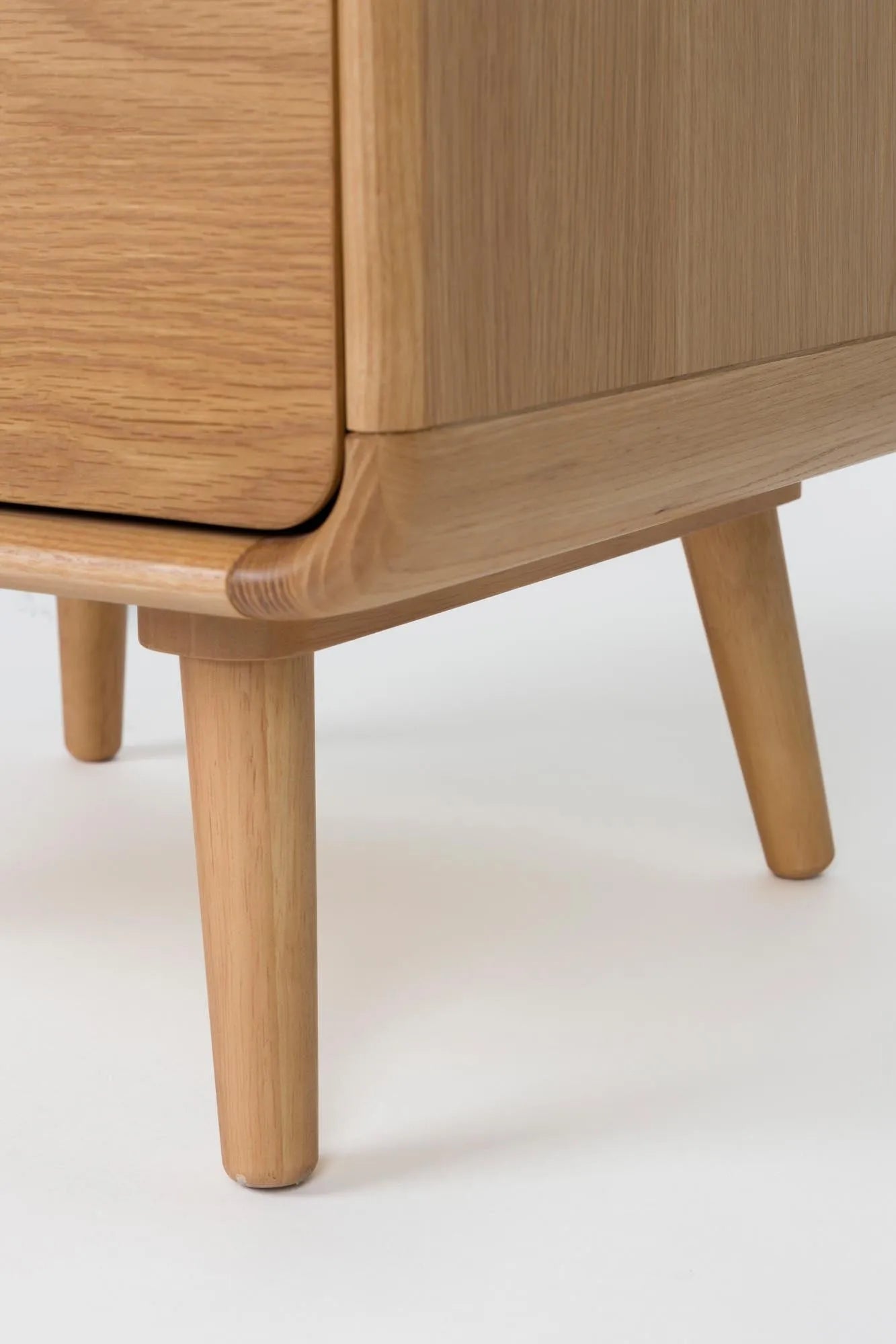 Cabinet Rise in Natur präsentiert im Onlineshop von KAQTU Design AG. Cabinet ist von Zuiver