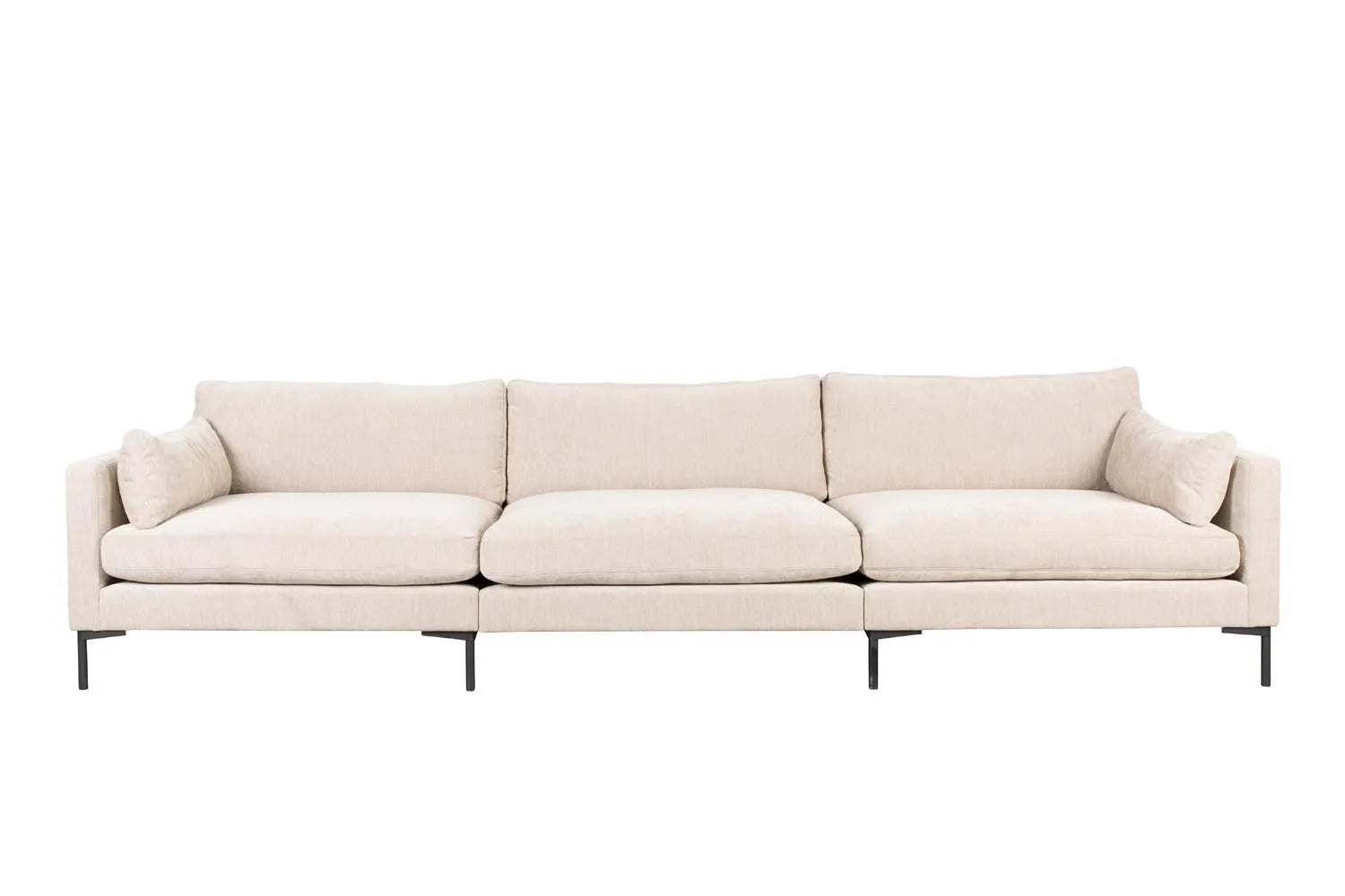 Das Summer Sofa 4,5-Sitzer von Zuiver: Eleganz trifft Komfort. Großzügig, stilvoll, ideal für entspannte Momente.