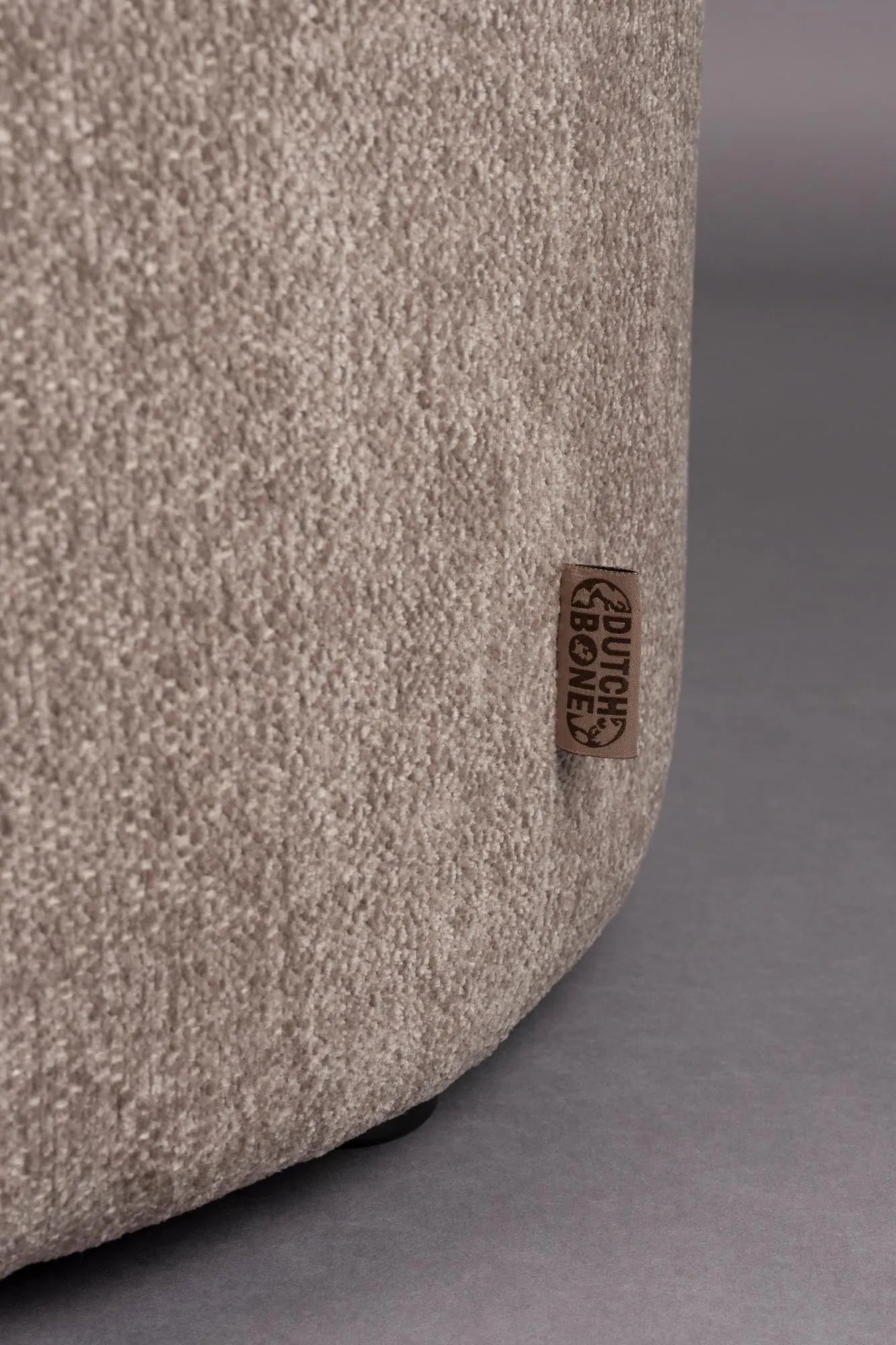 Rocca Pouf in Cappuccino präsentiert im Onlineshop von KAQTU Design AG. Pouf ist von Dutchbone