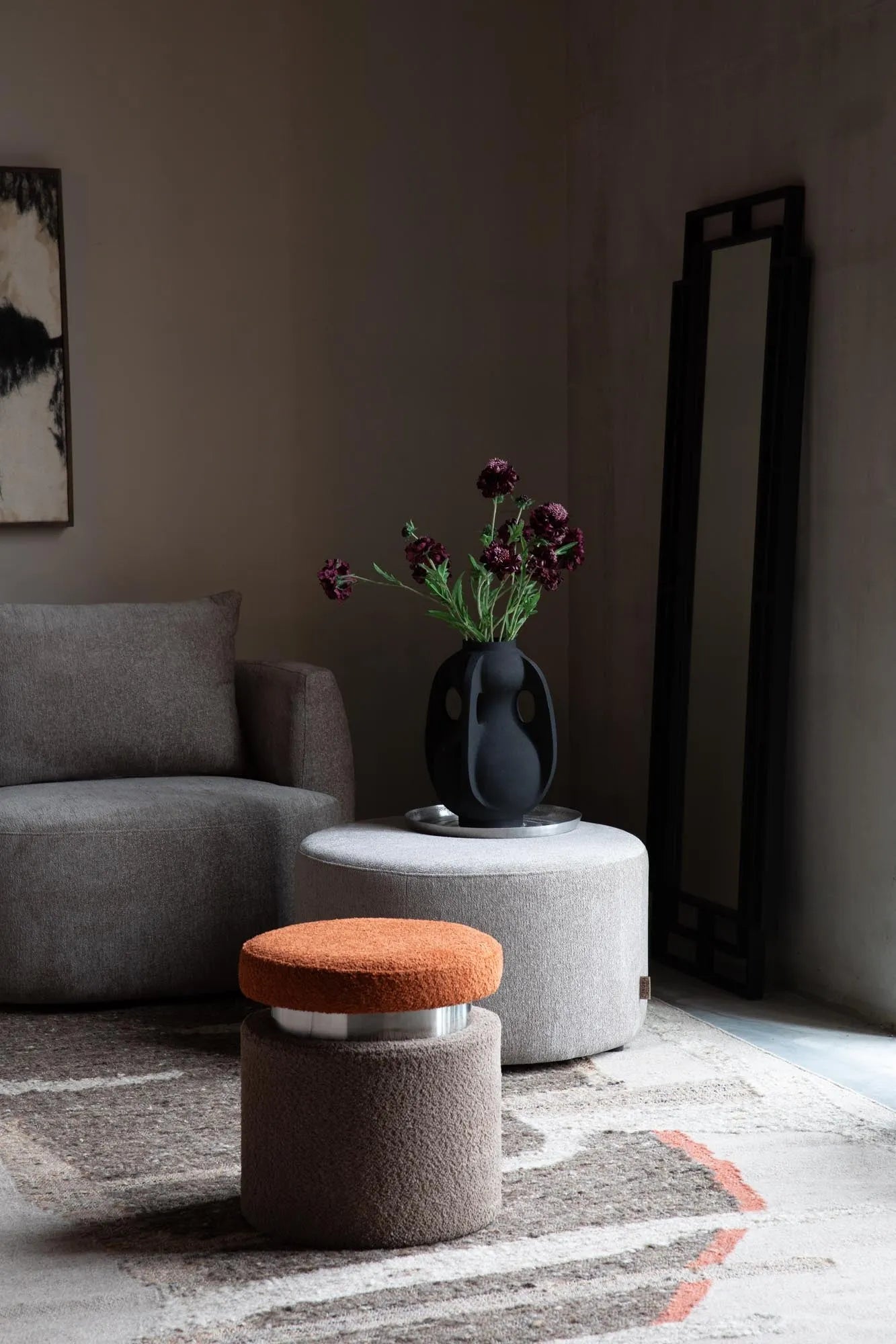 Der Rocca Pouf von Dutchbone: Eleganz und Komfort in einem, inspiriert von der Natur, ideal für stilvolle Wohnräume.