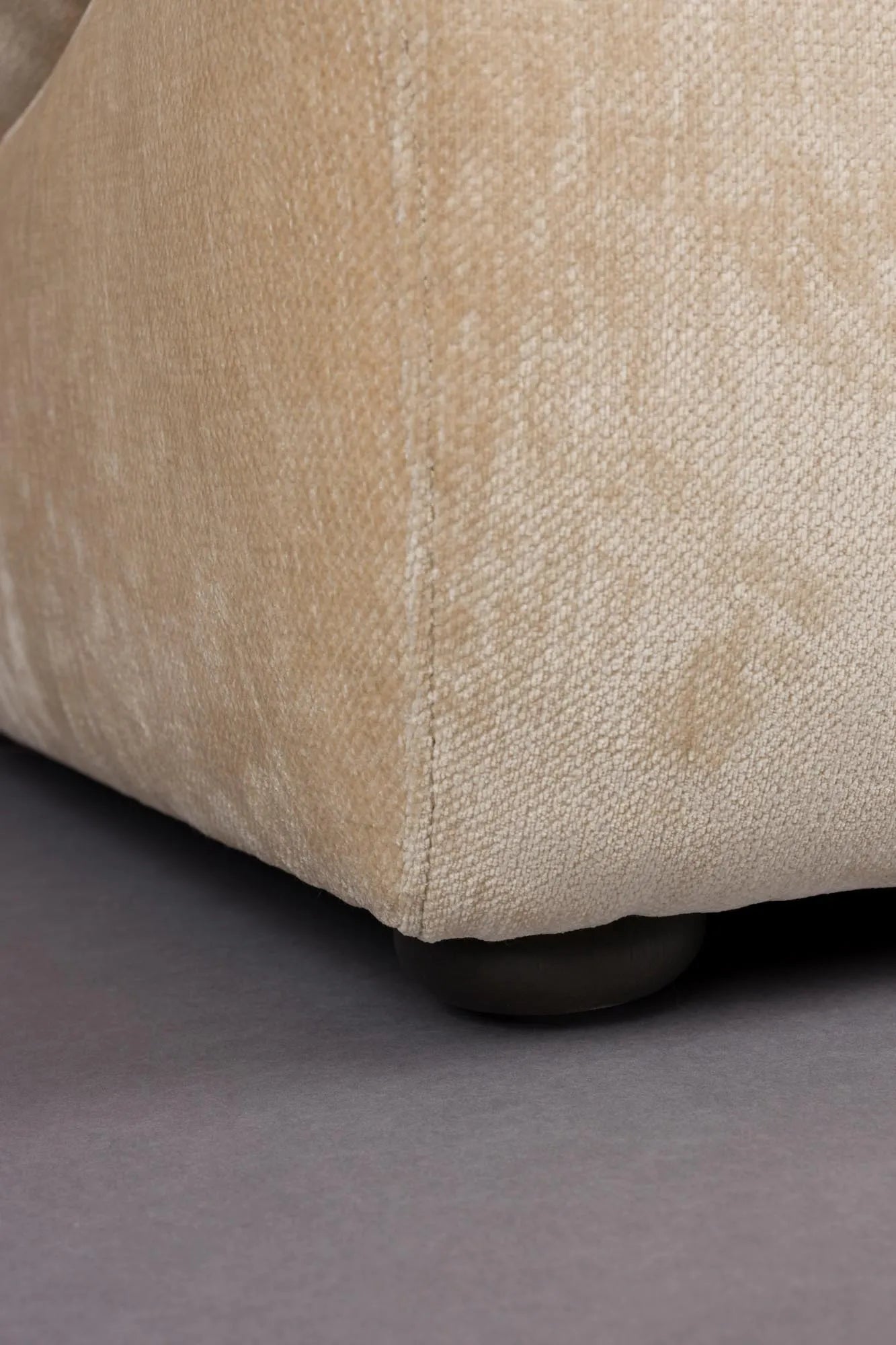 Loungesessel Radley in Beige präsentiert im Onlineshop von KAQTU Design AG. Sessel ist von Dutchbone