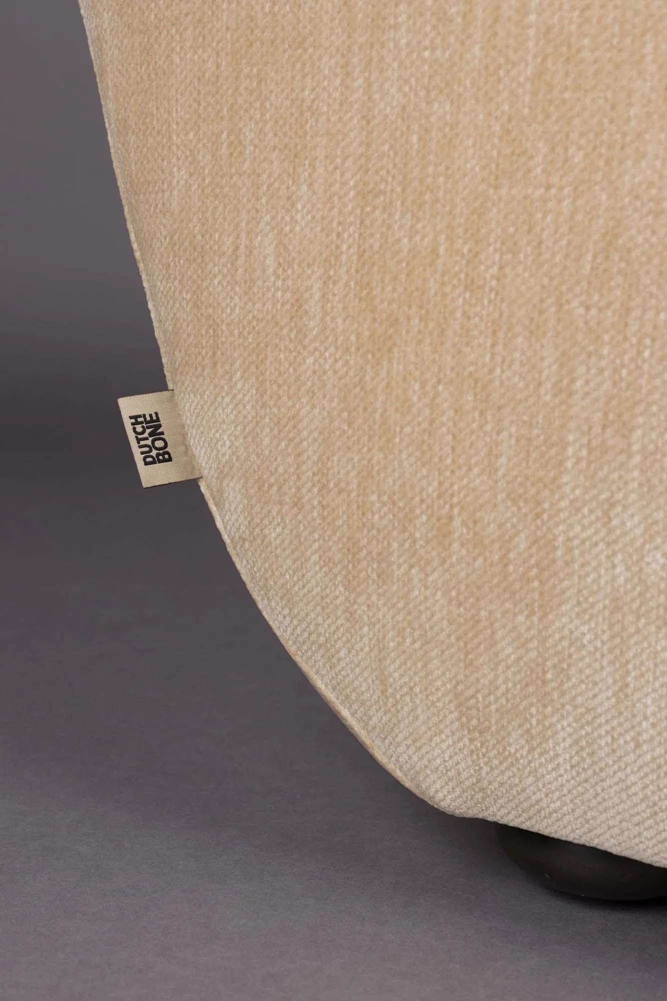 Loungesessel Radley in Beige präsentiert im Onlineshop von KAQTU Design AG. Sessel ist von Dutchbone