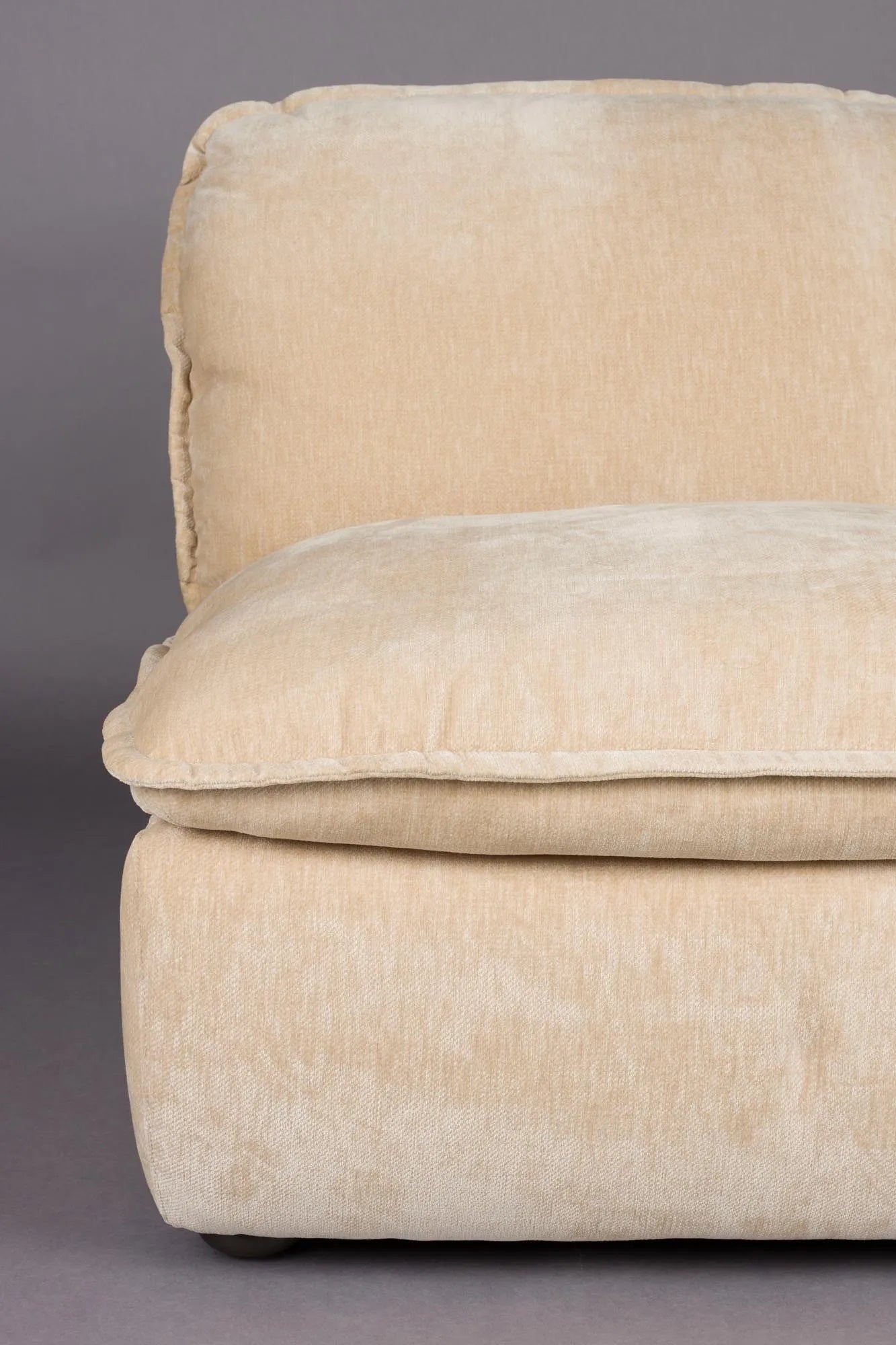 Loungesessel Radley in Beige präsentiert im Onlineshop von KAQTU Design AG. Sessel ist von Dutchbone