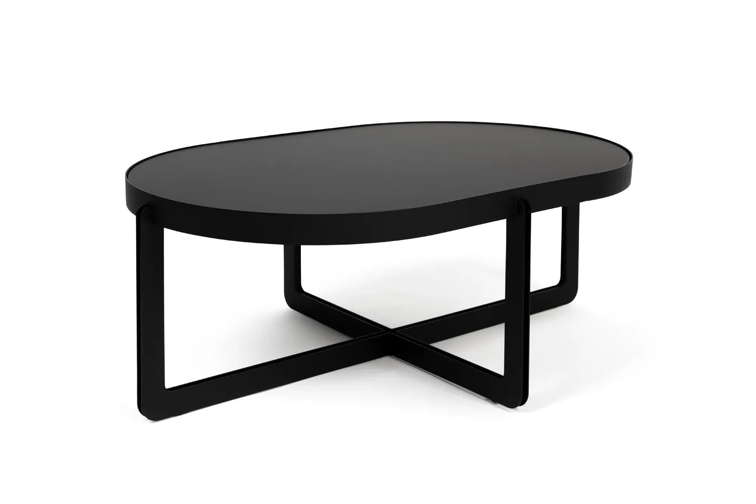 Couchtisch Centre Oval  in Schwarz präsentiert im Onlineshop von KAQTU Design AG. Beistelltisch ist von Zuiver