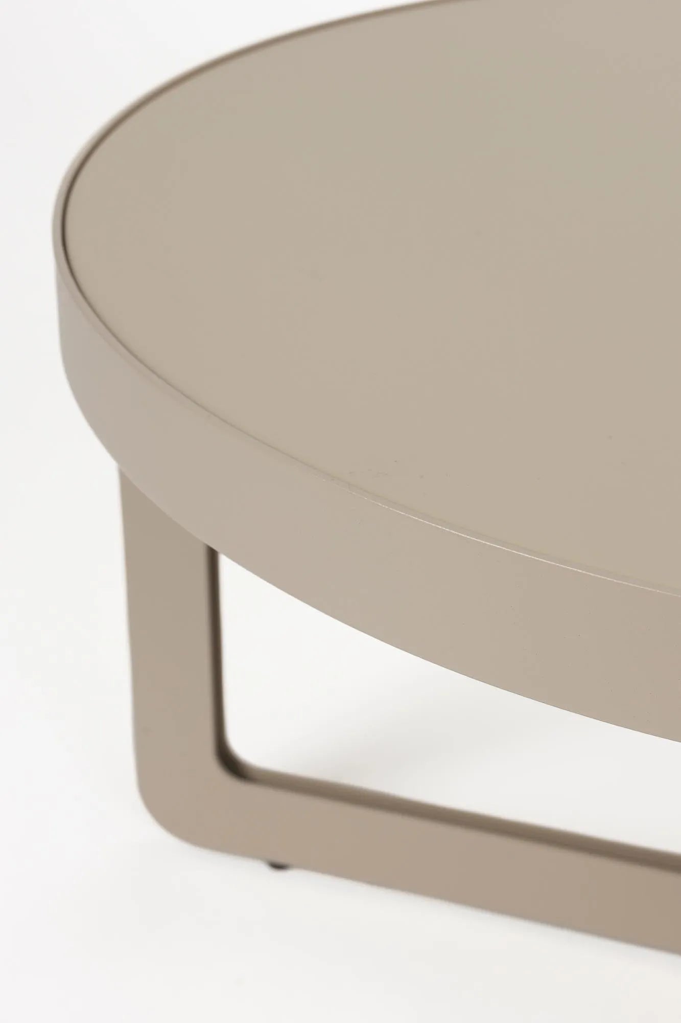 Couchtisch Centre Oval  in Beige präsentiert im Onlineshop von KAQTU Design AG. Beistelltisch ist von Zuiver