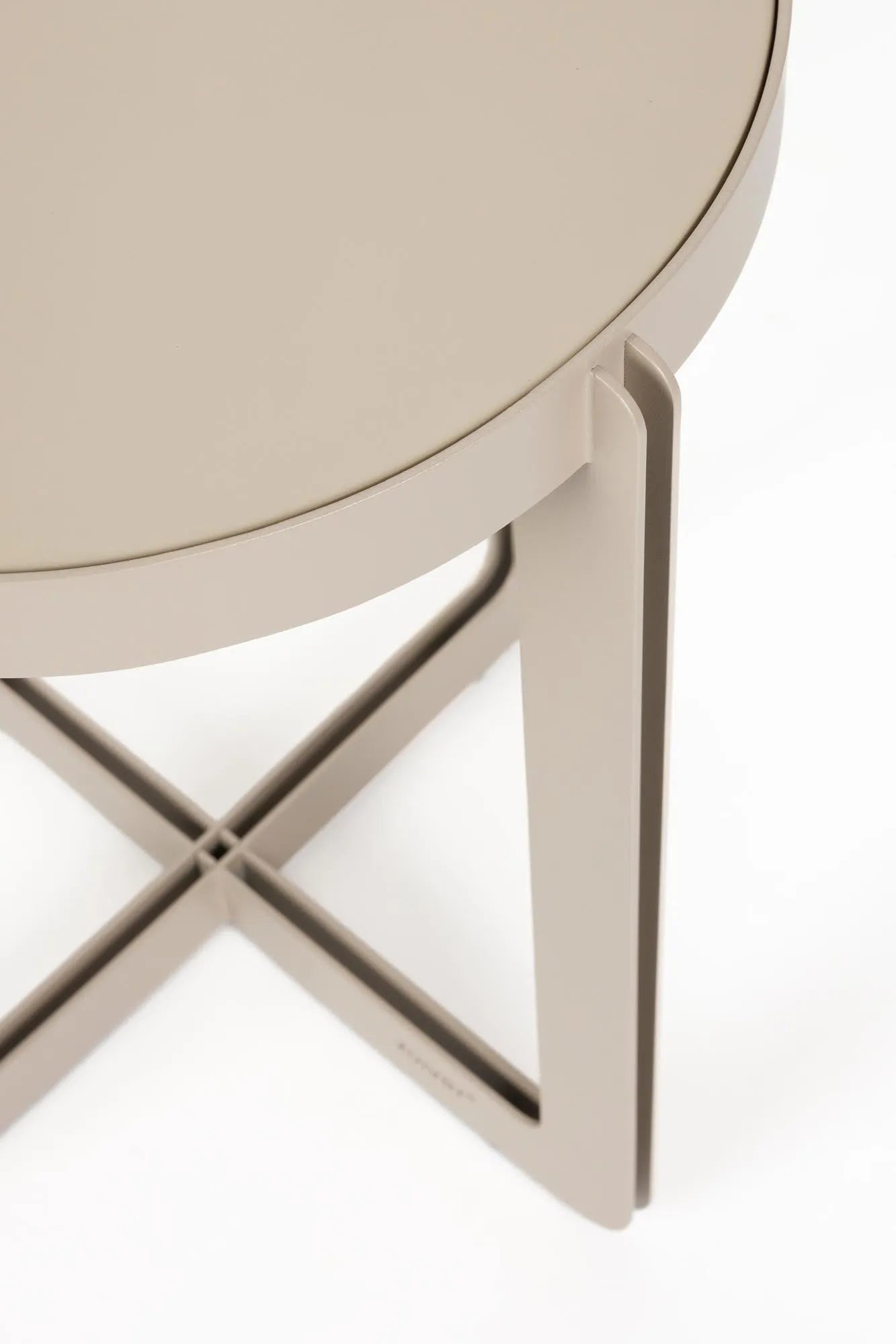 Beistelltisch Centre  in Beige präsentiert im Onlineshop von KAQTU Design AG. Beistelltisch ist von Zuiver