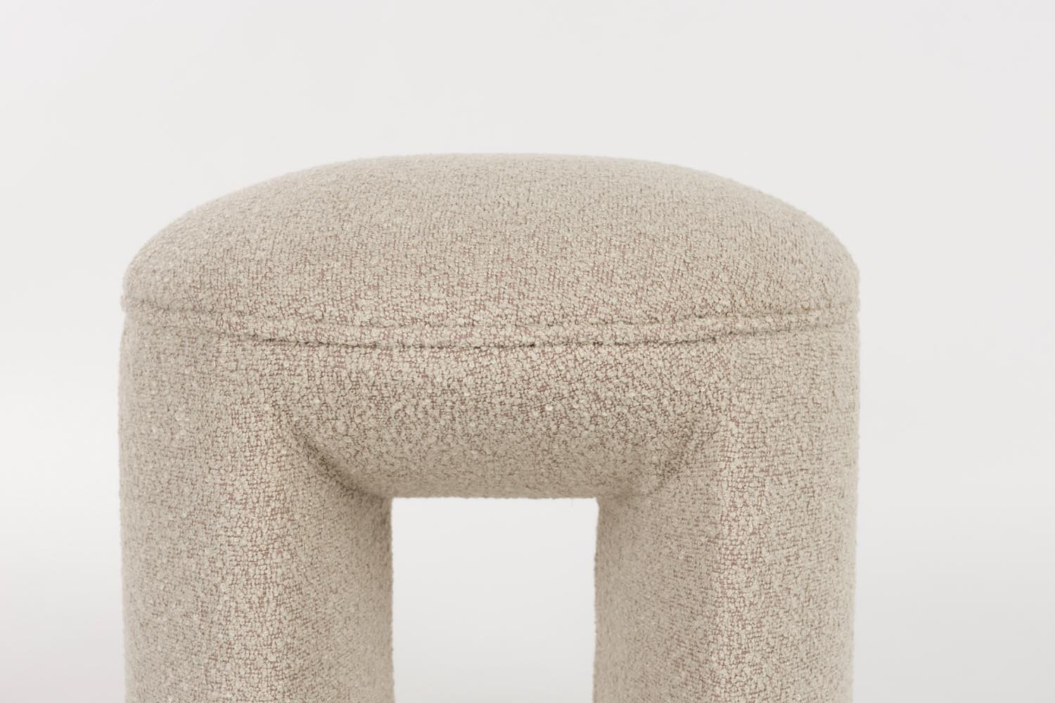 Hocker Noxx in Beige präsentiert im Onlineshop von KAQTU Design AG. Hocker ist von White Label Living