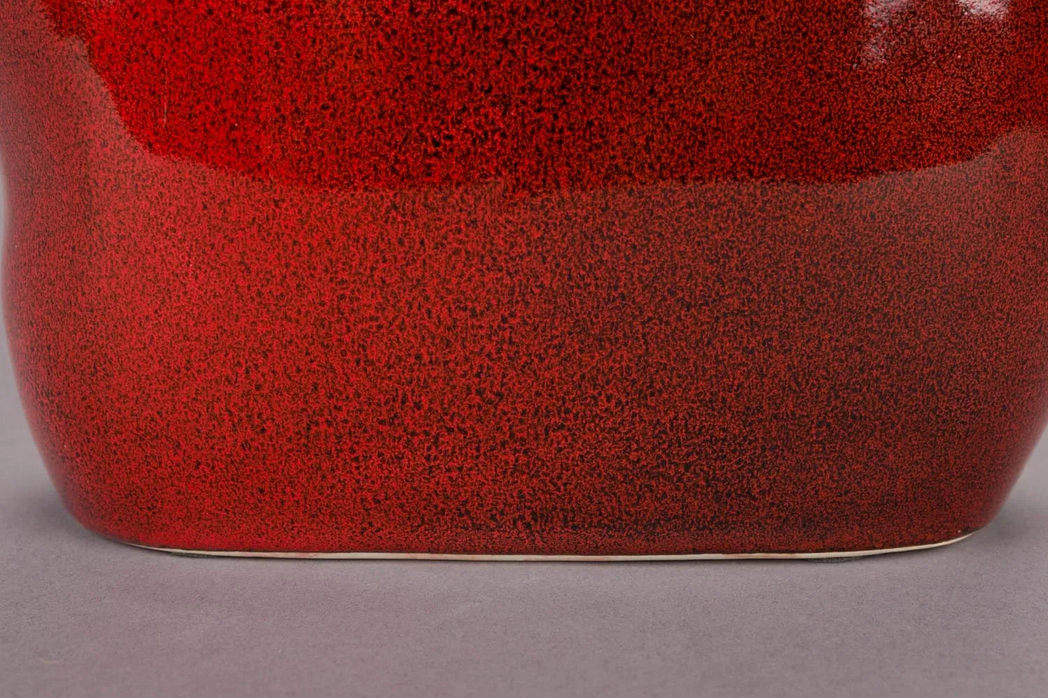 Vase Edna M  in Rot präsentiert im Onlineshop von KAQTU Design AG. Vase ist von Dutchbone