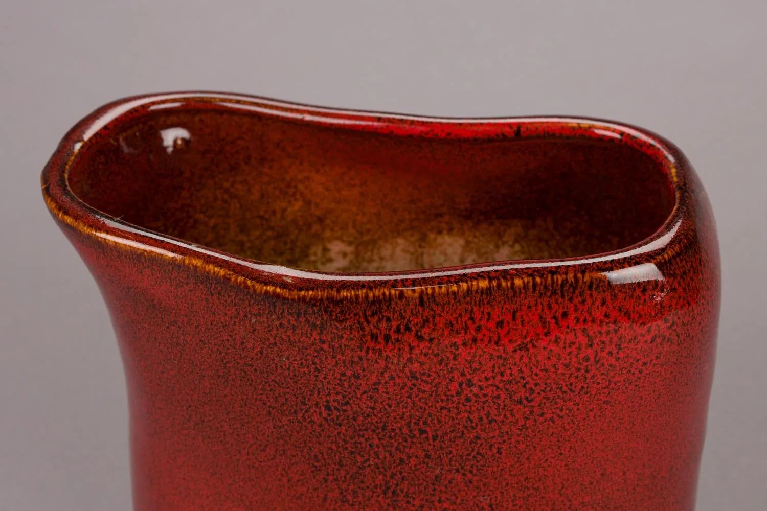 Vase Edna S  in Rot präsentiert im Onlineshop von KAQTU Design AG. Vase ist von Dutchbone