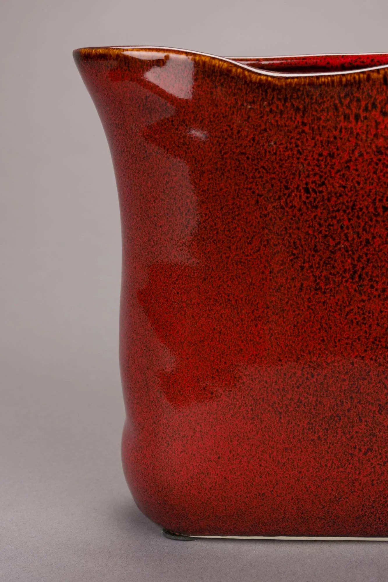 Vase Edna S  in Rot präsentiert im Onlineshop von KAQTU Design AG. Vase ist von Dutchbone