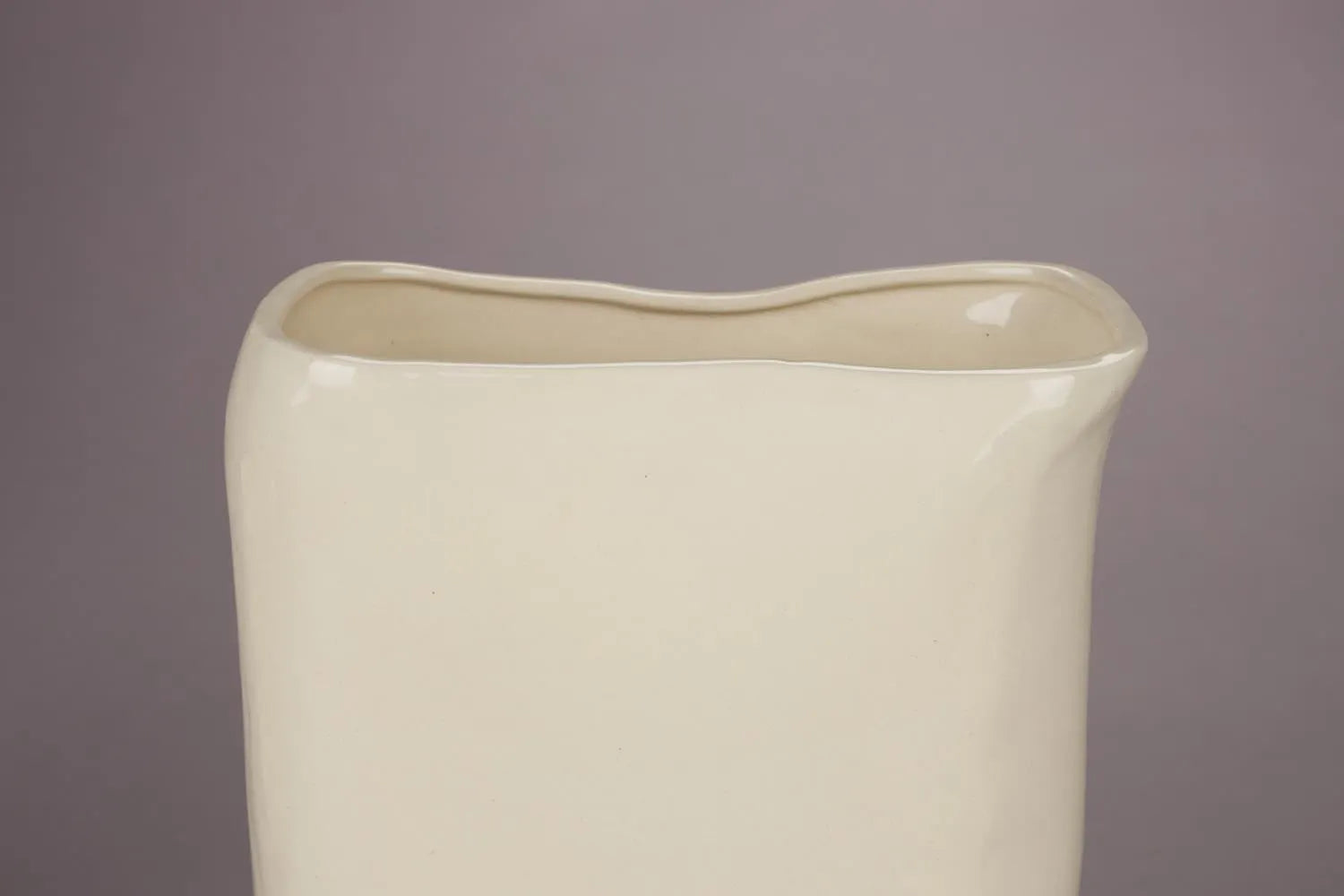 Vase Edna M  in Beige präsentiert im Onlineshop von KAQTU Design AG. Vase ist von Dutchbone