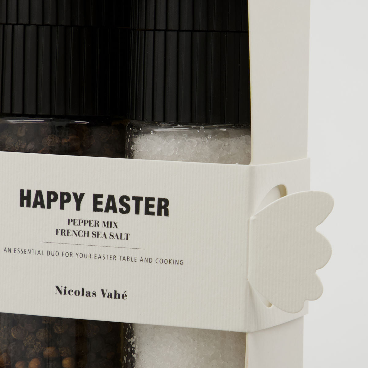 Geschenkbox, Nicolas Vahé Happy Easter - French sea Salz & Pfeffer mix. in  präsentiert im Onlineshop von KAQTU Design AG. Lebensmittel ist von Nicolas Vahé