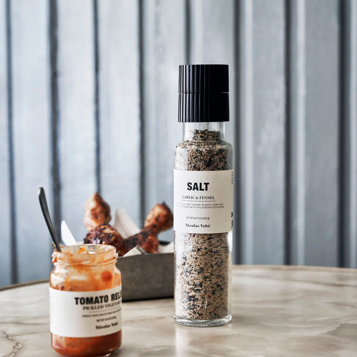 Salz, Knoblauch & Fenchel in Sand präsentiert im Onlineshop von KAQTU Design AG. Salz & Pfeffer ist von Nicolas Vahé