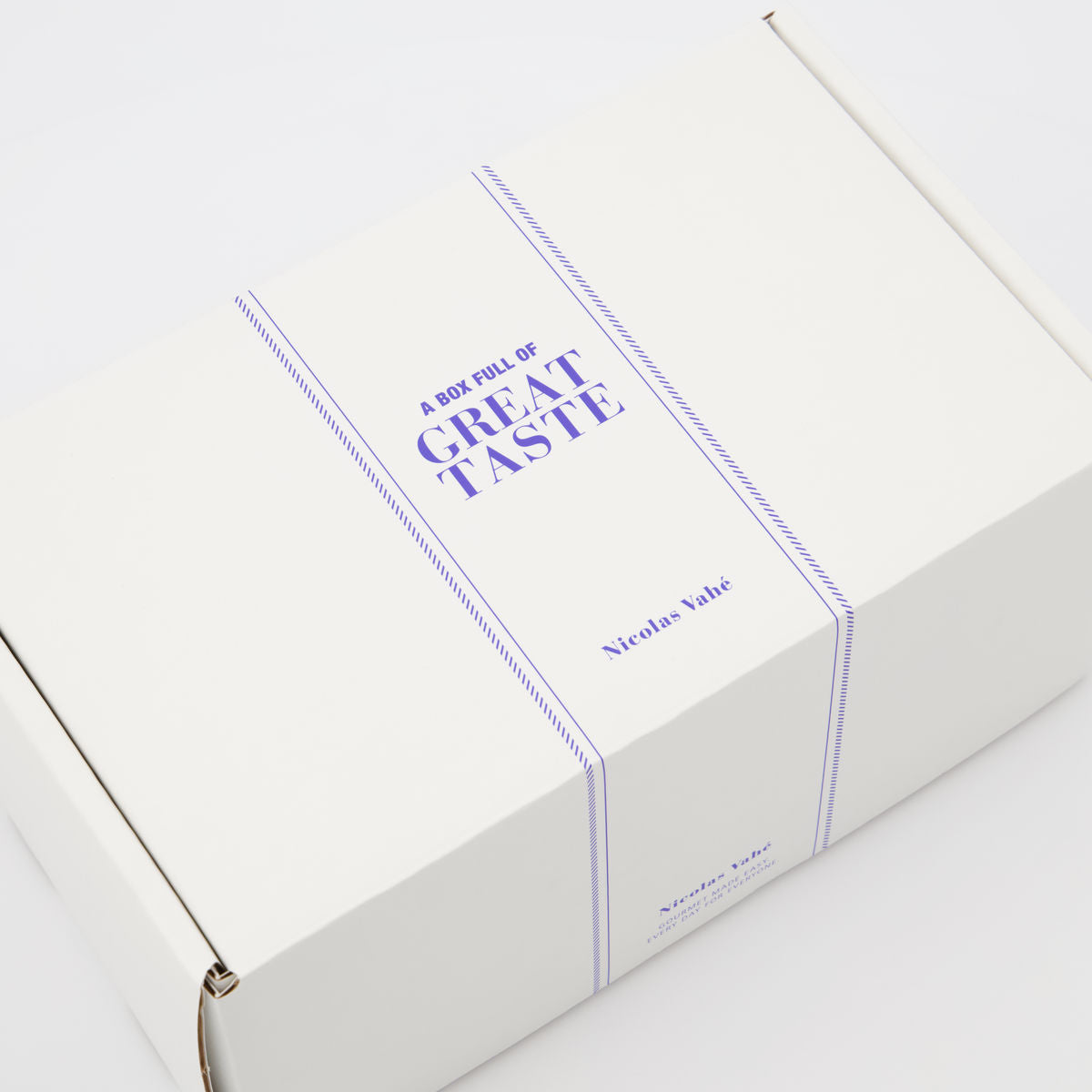 Geschenkbox, Small, Weiß in Weiß präsentiert im Onlineshop von KAQTU Design AG. Geschenksets ist von Nicolas Vahé