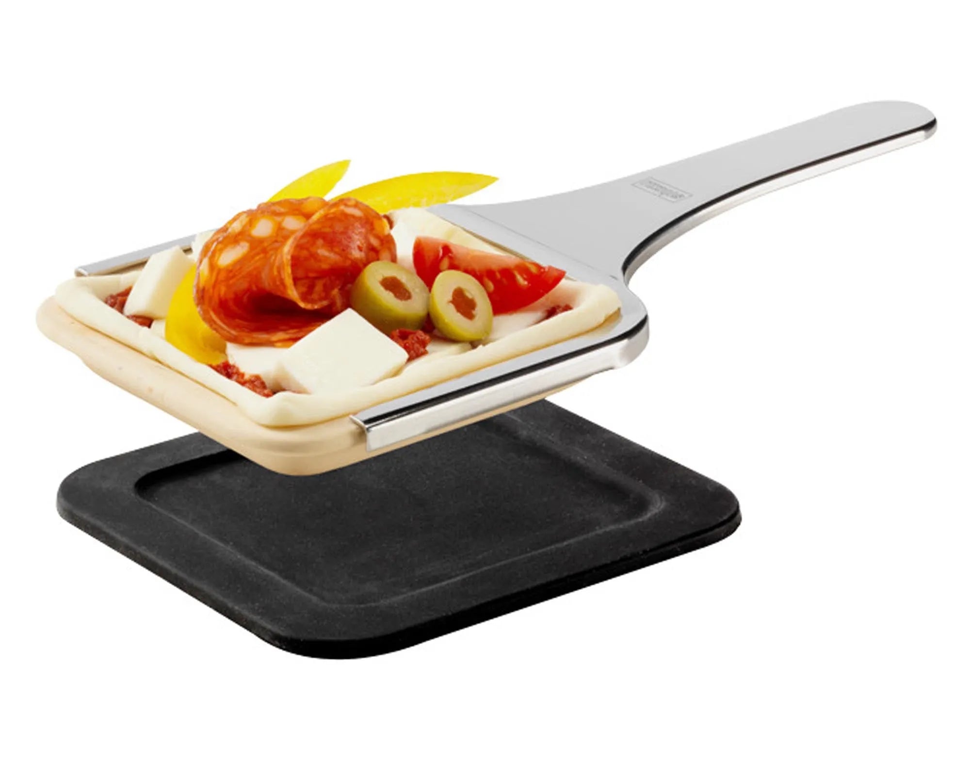 Hochwertiges Tonpfännchen Set von STÖCKLI für Pizzagrill, ideal für Fondue & Raclette, sorgt für perfekte Hitzeverteilung.