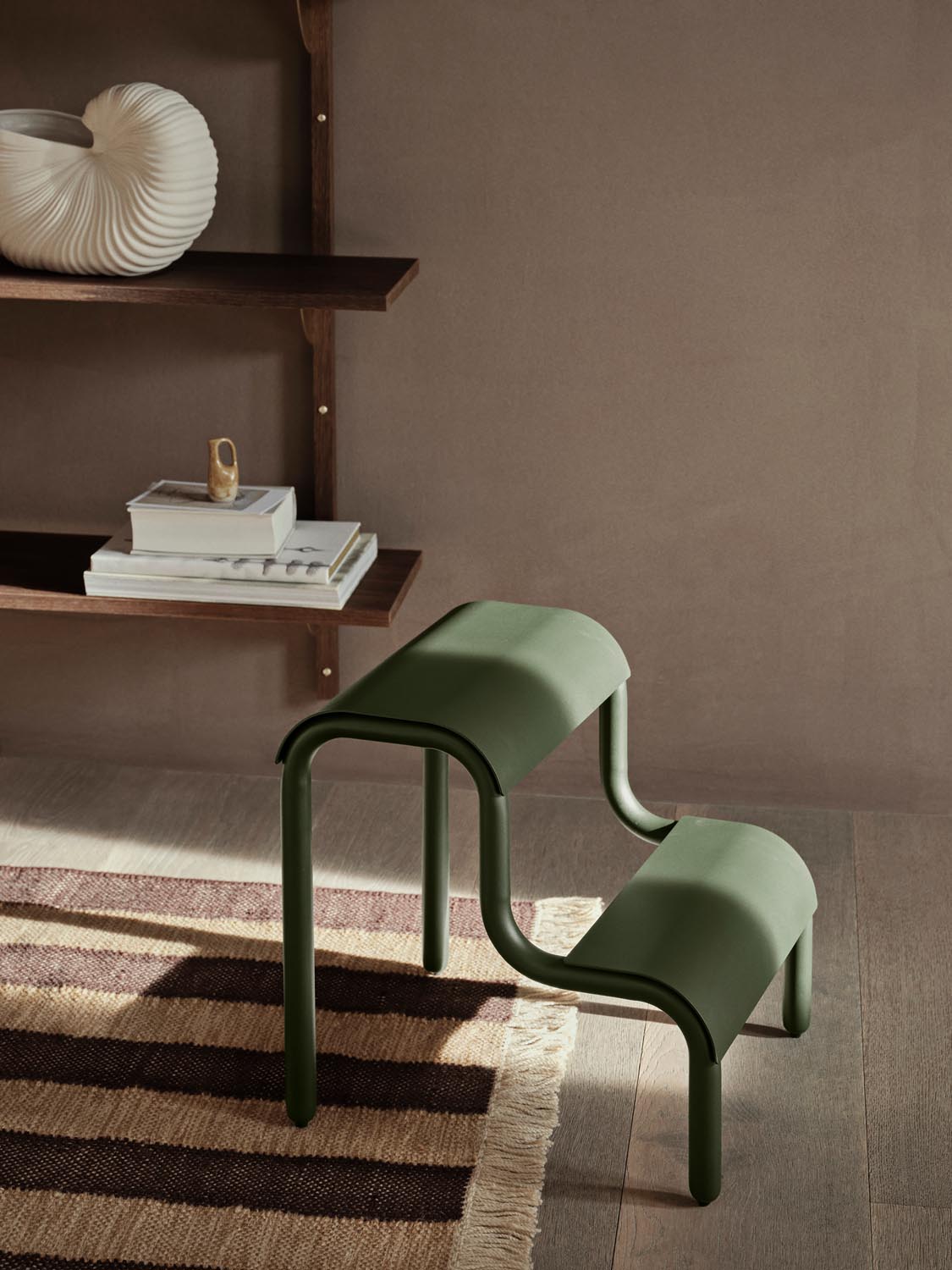 Up Step Stool  in  Forest Green präsentiert im Onlineshop von KAQTU Design AG. Hocker ist von Ferm Living