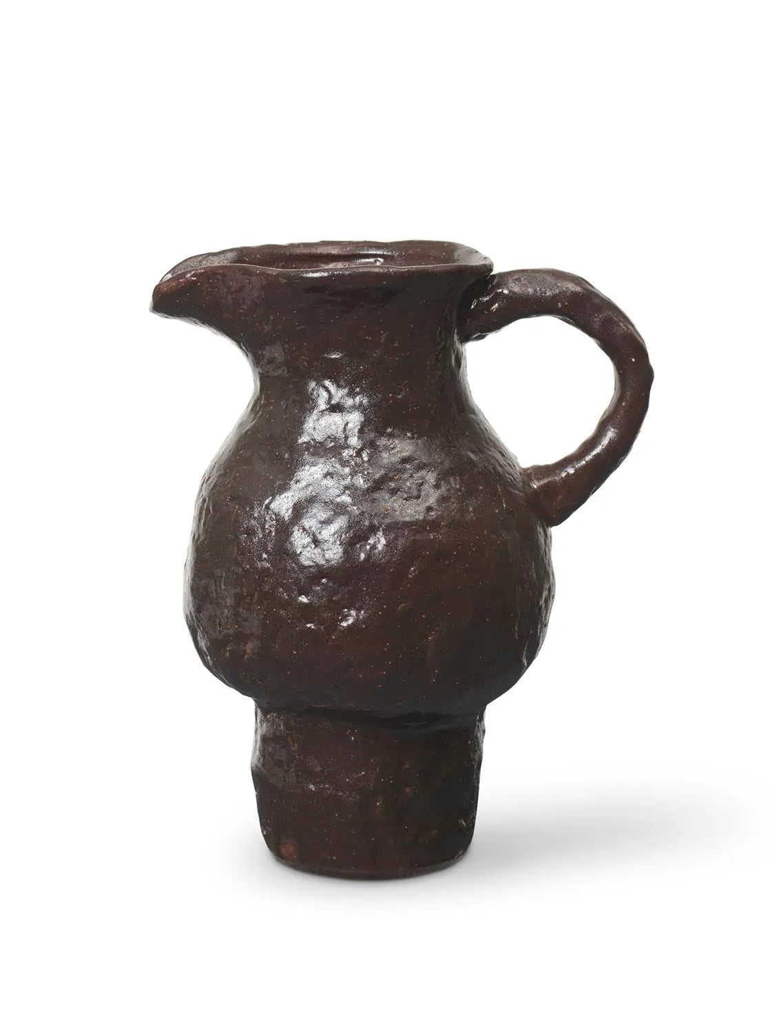 Doro Jug  in  Coffee präsentiert im Onlineshop von KAQTU Design AG. Kanne ist von Ferm Living