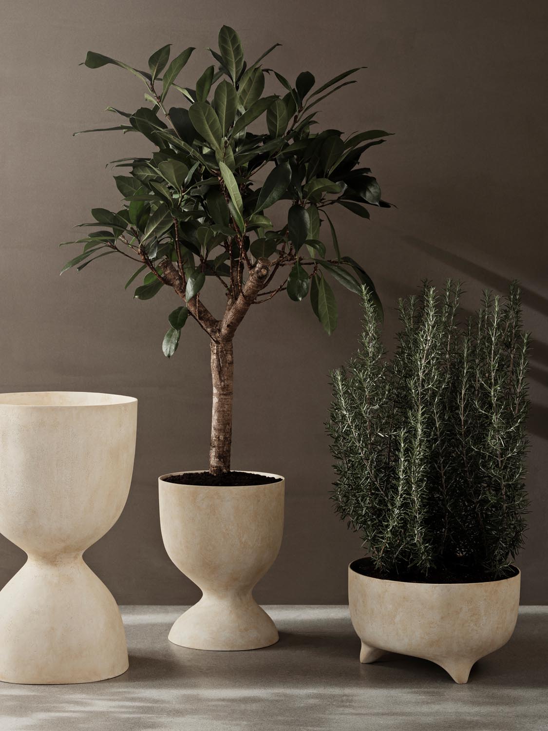 Evoke Pot H45  in  Warm Sand präsentiert im Onlineshop von KAQTU Design AG. Blumentopf ist von Ferm Living