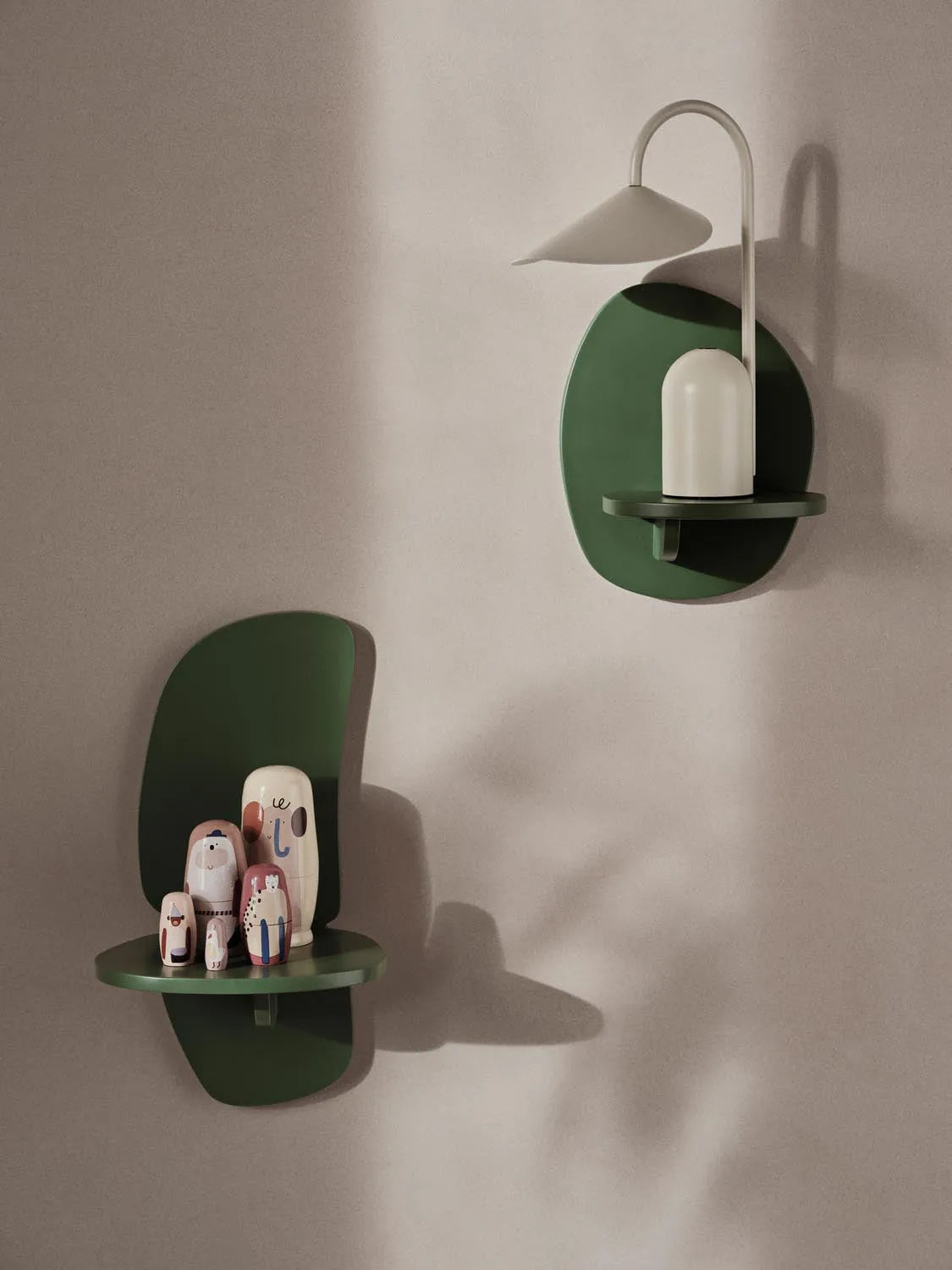 Pilu Regal H25  in  Verdant Green präsentiert im Onlineshop von KAQTU Design AG. Wandregal ist von Ferm Living