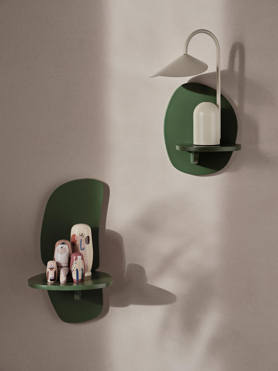 Pilu Regal H40  in  Verdant Green präsentiert im Onlineshop von KAQTU Design AG. Wandregal ist von Ferm Living