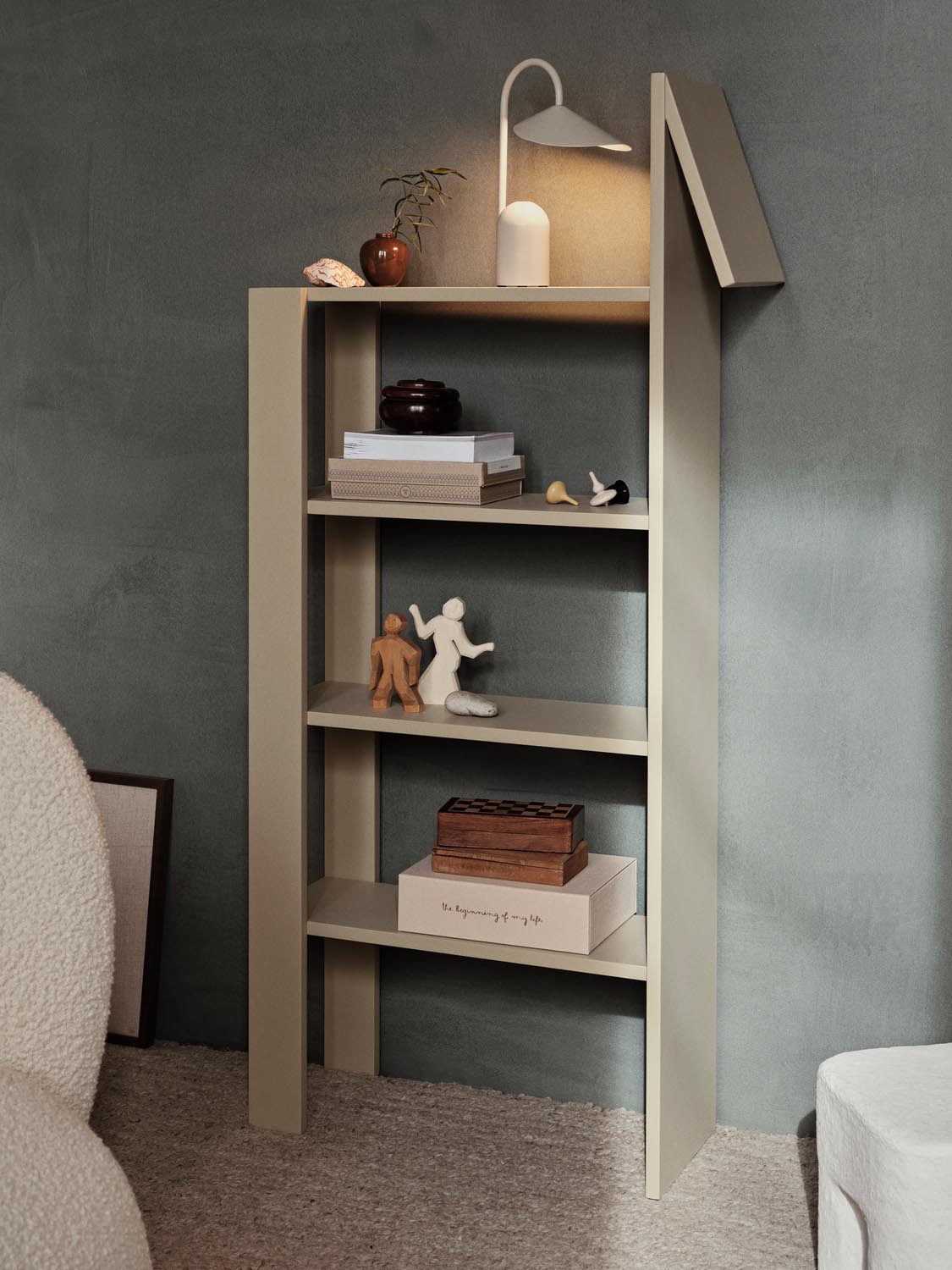 Giraffe Bücherregal  in  Cashmere präsentiert im Onlineshop von KAQTU Design AG. Bücherregal ist von Ferm Living