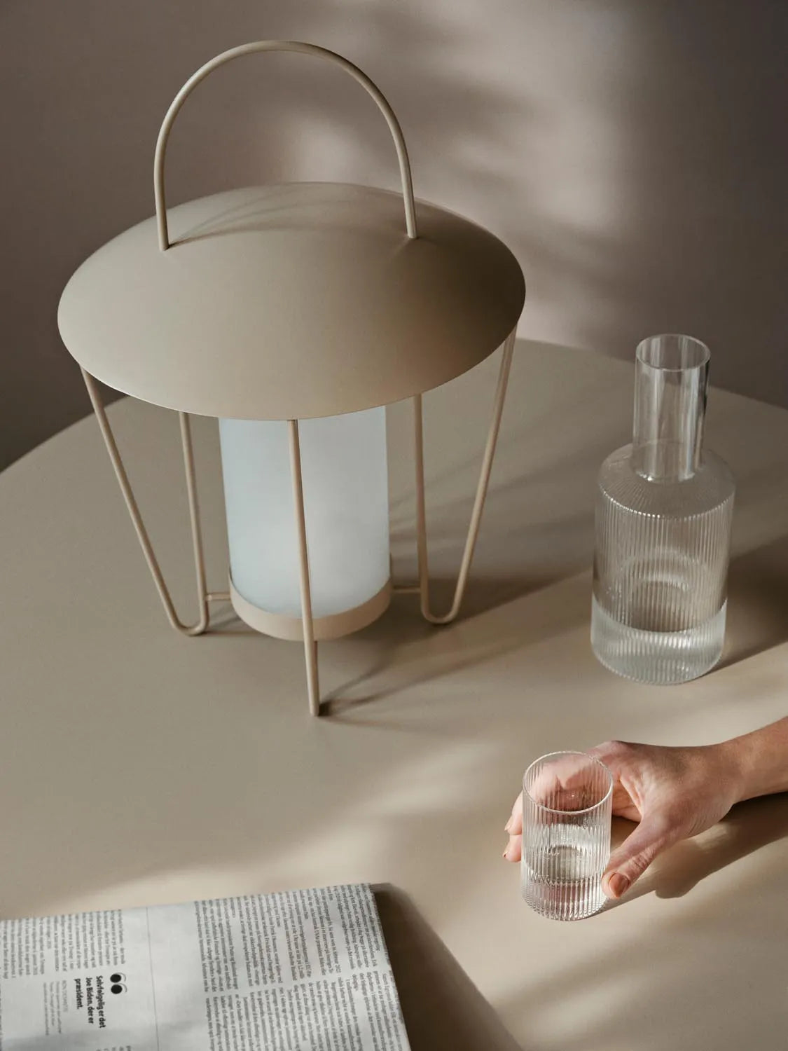 Abri Lantern  in  Cashmere präsentiert im Onlineshop von KAQTU Design AG. Laterne ist von Ferm Living