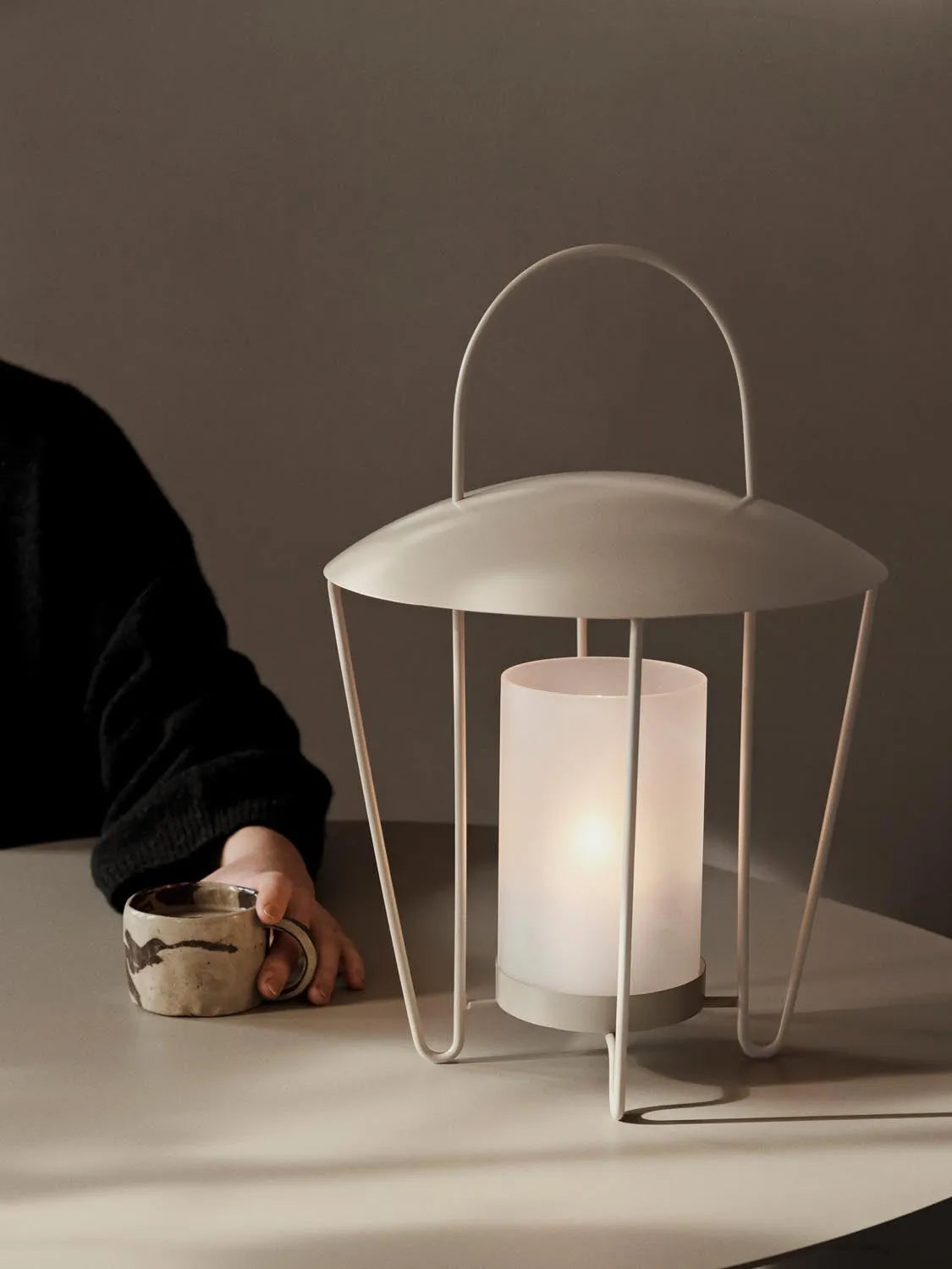 Abri Lantern  in  Cashmere präsentiert im Onlineshop von KAQTU Design AG. Laterne ist von Ferm Living