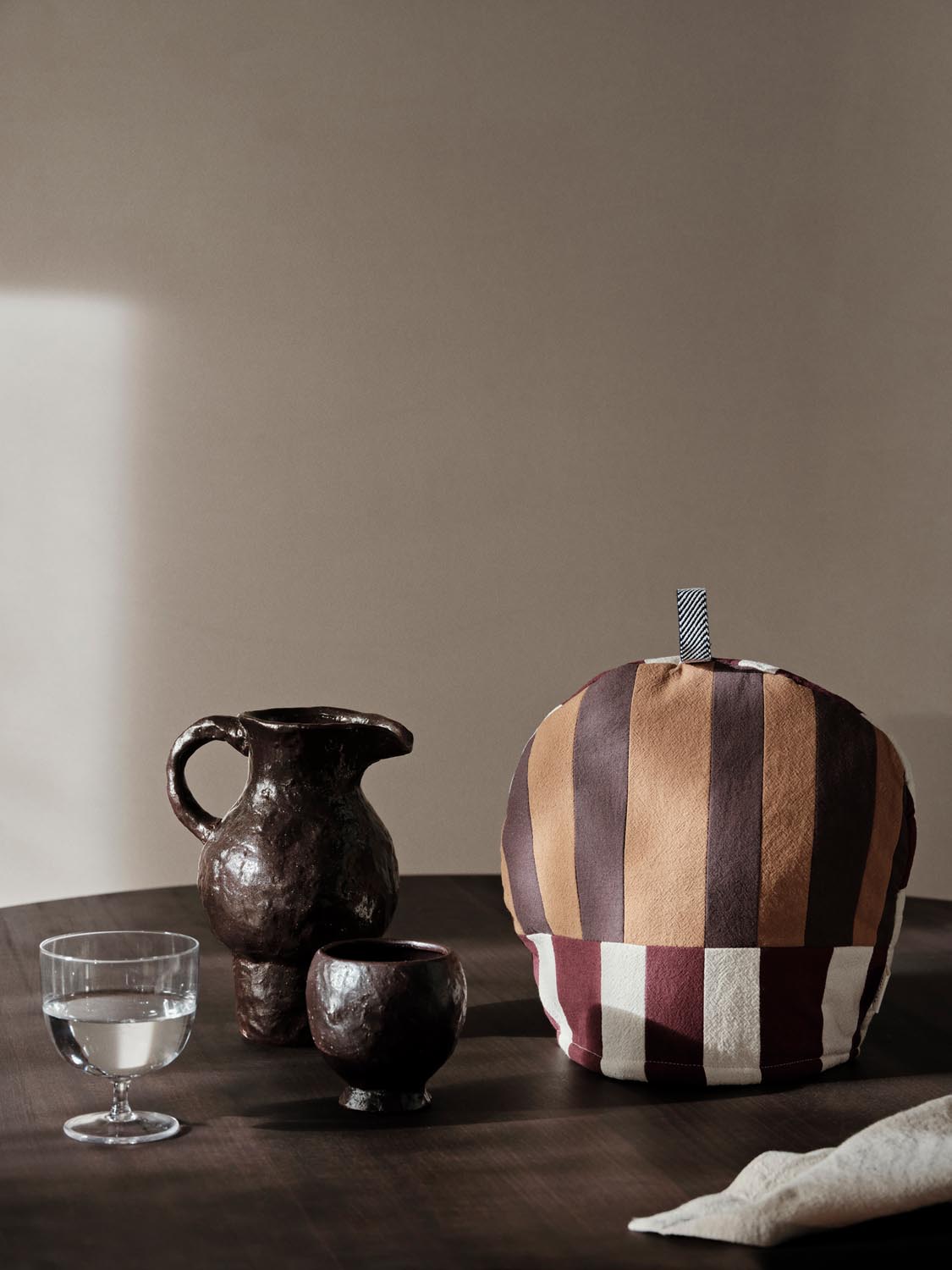 Doro Cup  in  Coffee präsentiert im Onlineshop von KAQTU Design AG. Kaffeetassen ist von Ferm Living