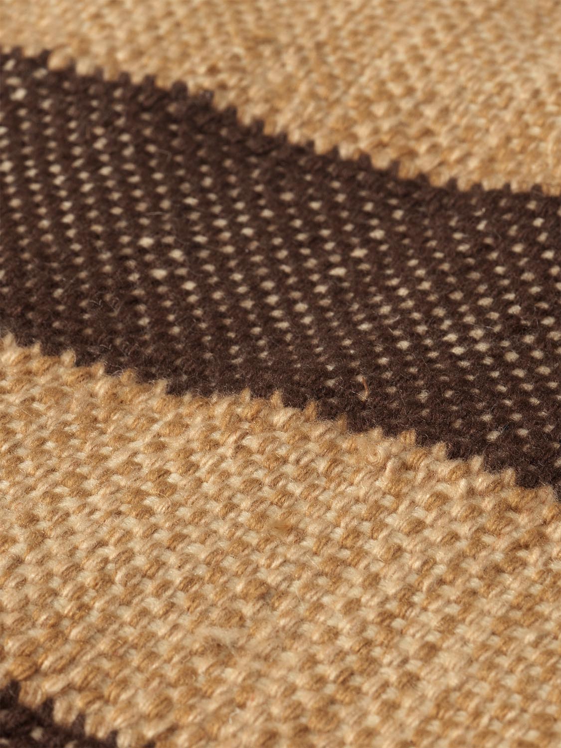 Ives Runner 80 x 200  in  Tan/Chocolate präsentiert im Onlineshop von KAQTU Design AG. Teppich ist von Ferm Living